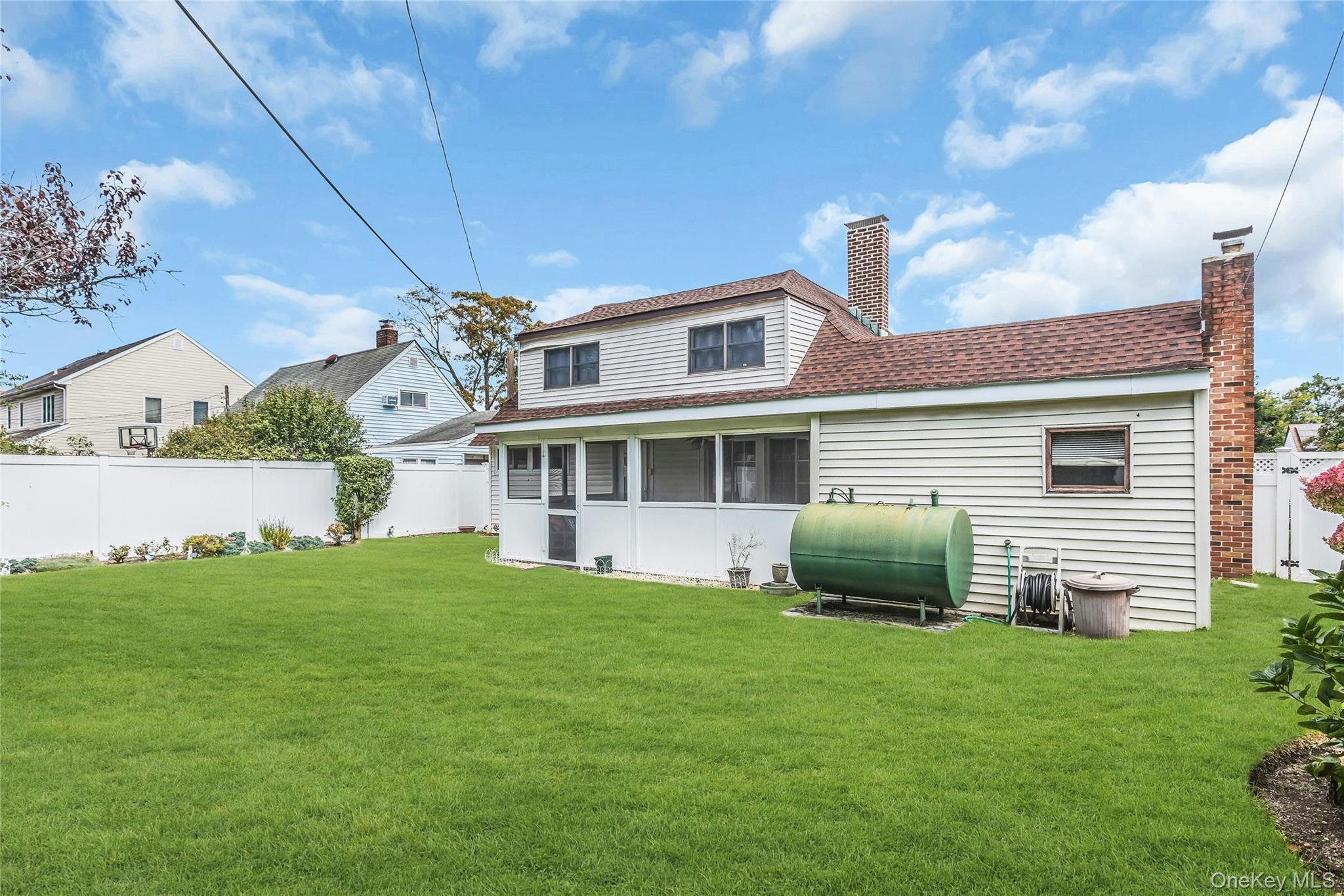 Single Family Cable Lane Nassau County, NY 11801, MLS-1052449-27