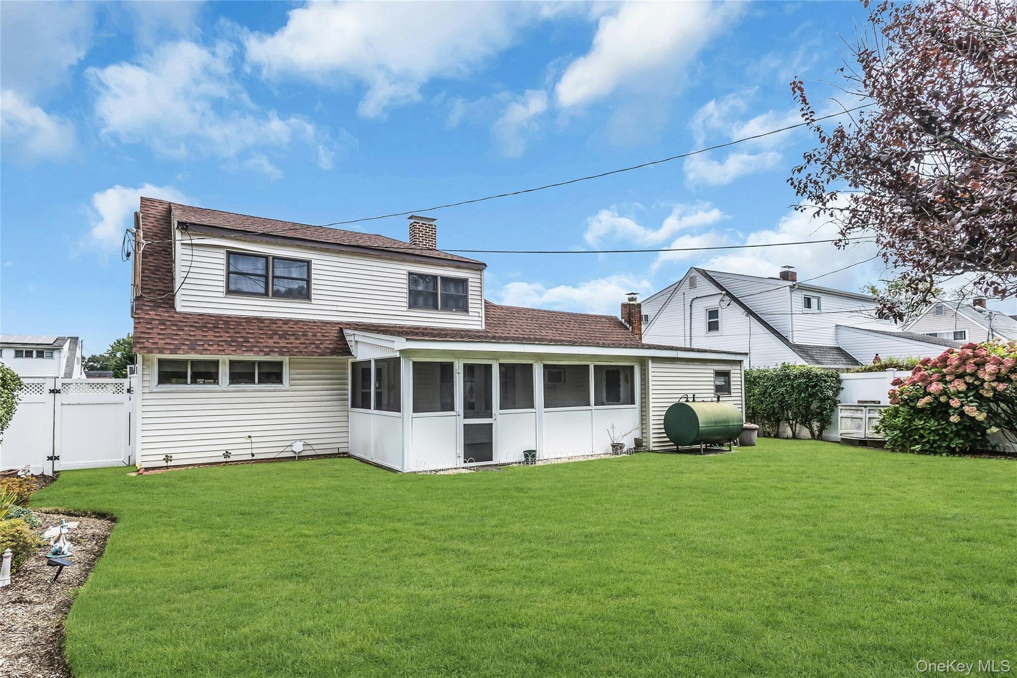 Single Family Cable Lane Nassau County, NY 11801, MLS-1052449-28