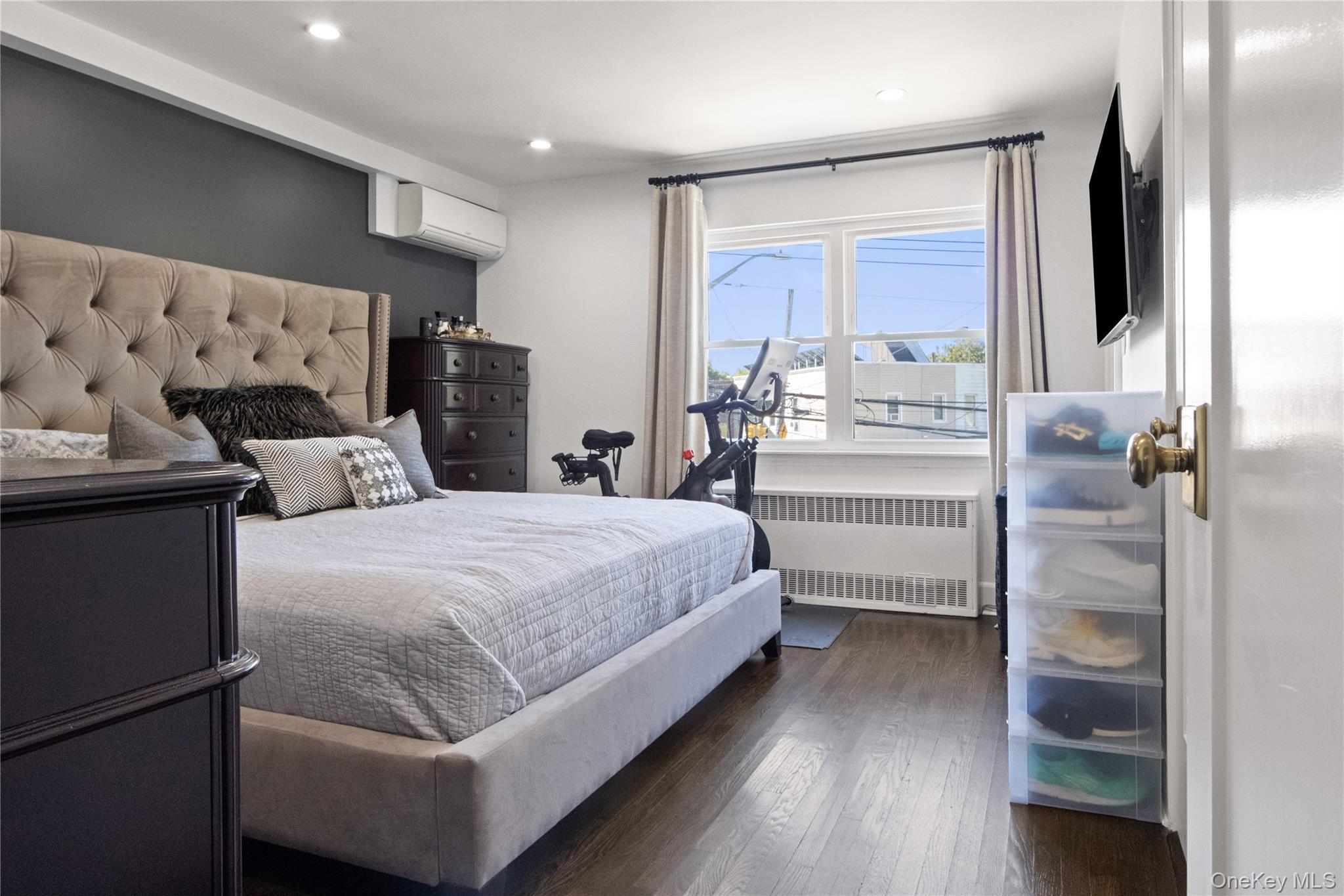 Single Family Bronxdale Avenue  Bronx, NY 10462, MLS-1052462-2