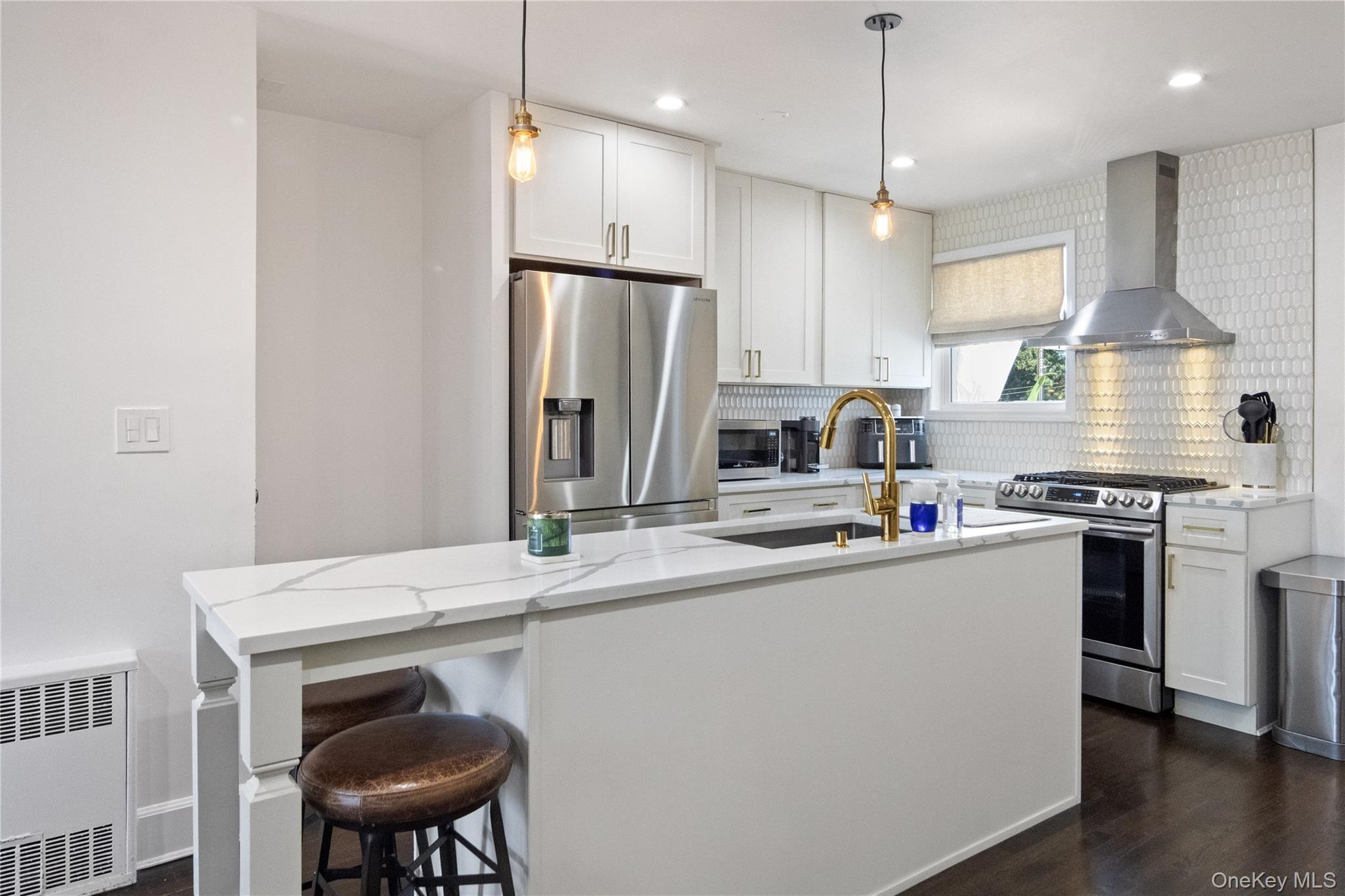 Single Family Bronxdale Avenue  Bronx, NY 10462, MLS-1052462-6