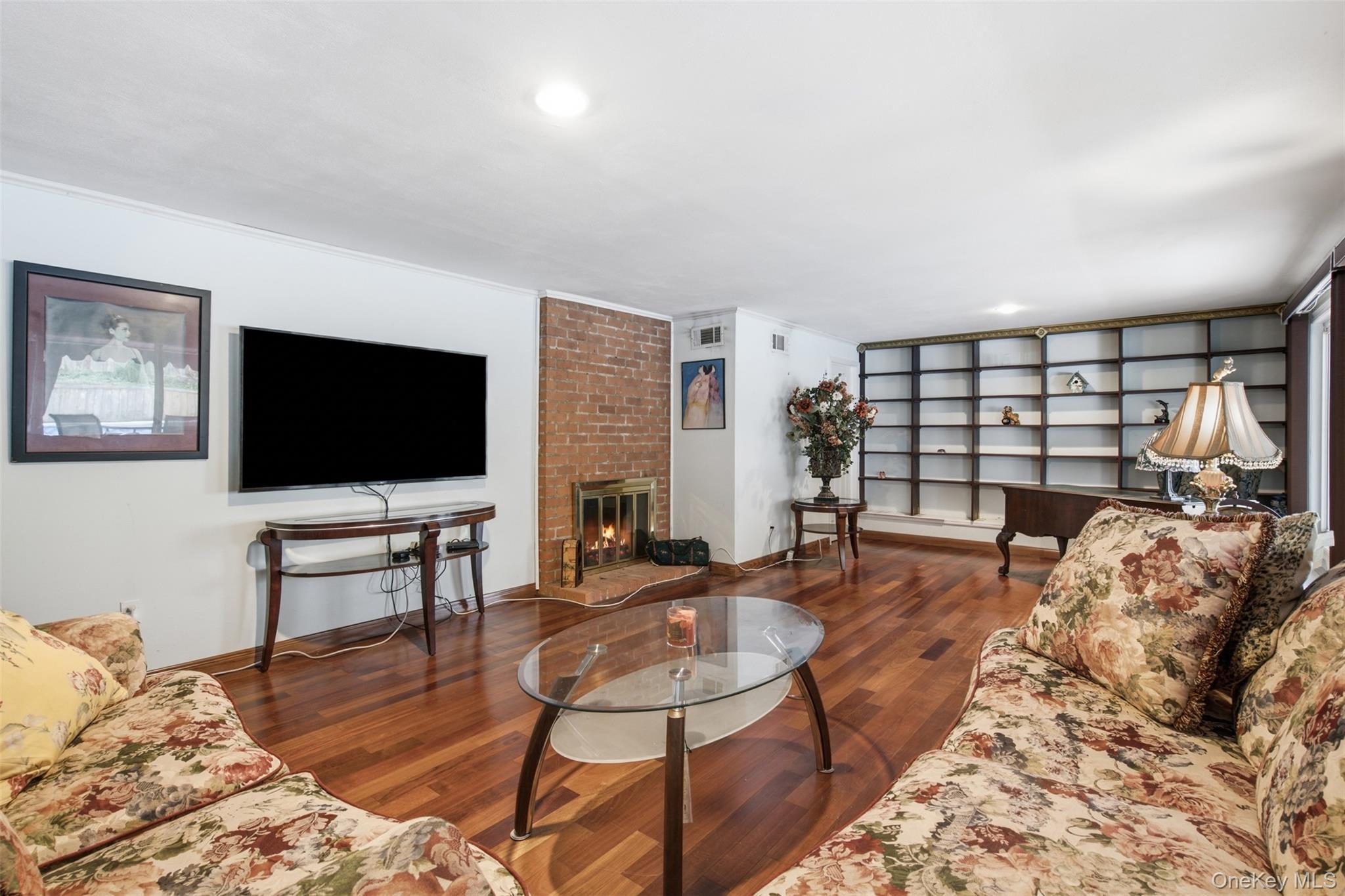 Single Family Old Town Lane Suffolk County, NY 11743, MLS-1052490-21
