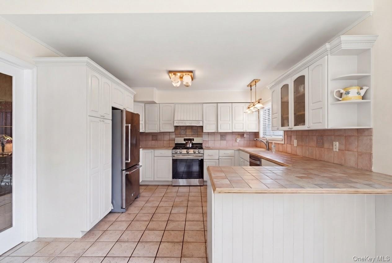 Single Family Old Town Lane Suffolk County, NY 11743, MLS-1052490-8