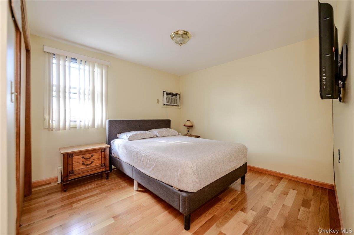 Single Family Edison Avenue Bronx, NY 10465, MLS-1052633-10