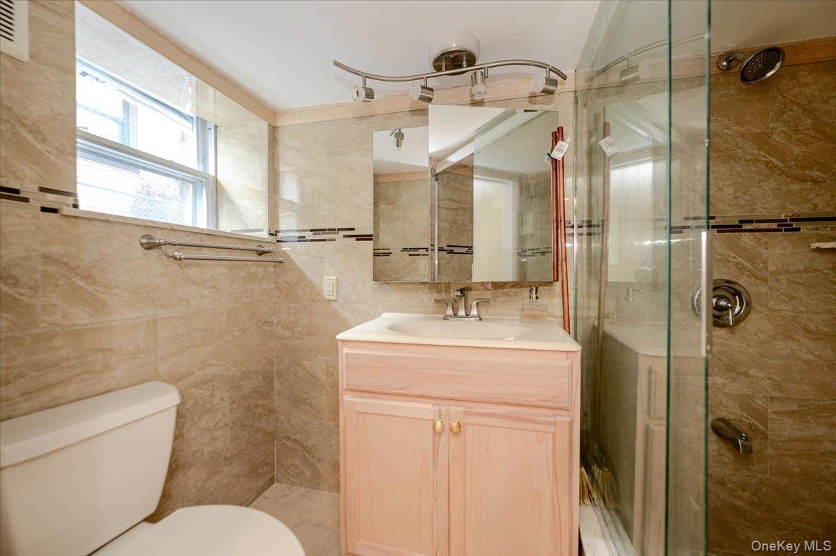 Single Family Edison Avenue Bronx, NY 10465, MLS-1052633-16
