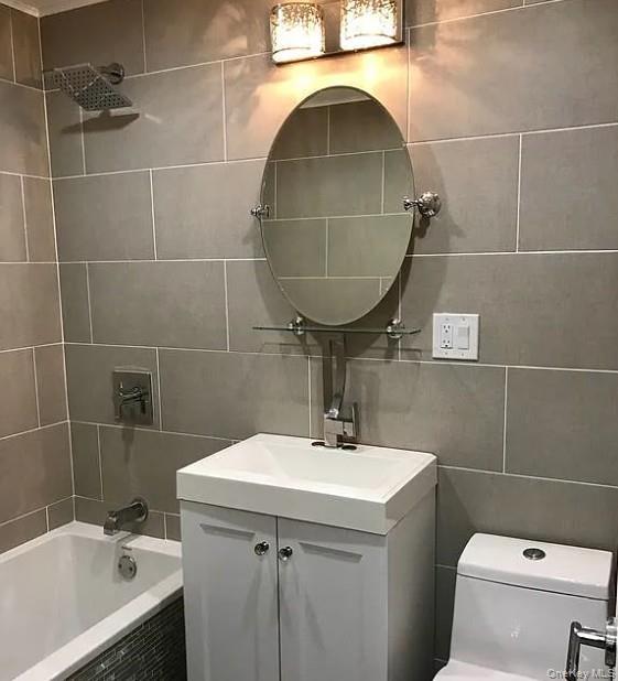 Single Family Balcom Avenue Bronx, NY 10465, MLS-1052640-10