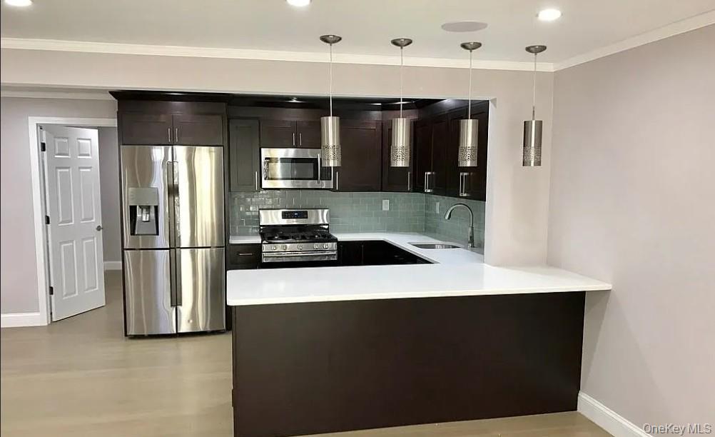 Single Family Balcom Avenue Bronx, NY 10465, MLS-1052640-4