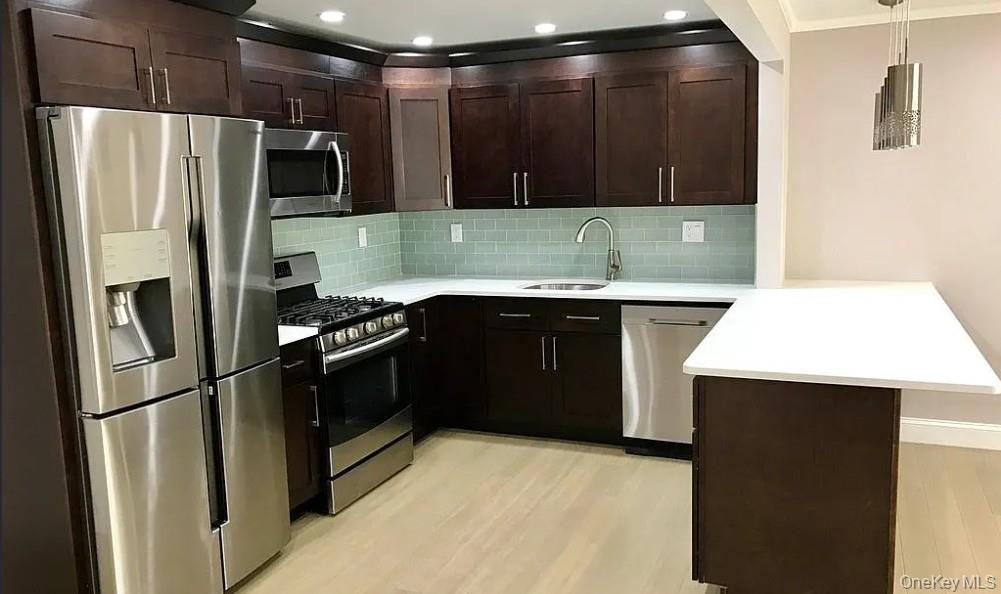 Single Family Balcom Avenue Bronx, NY 10465, MLS-1052640-5