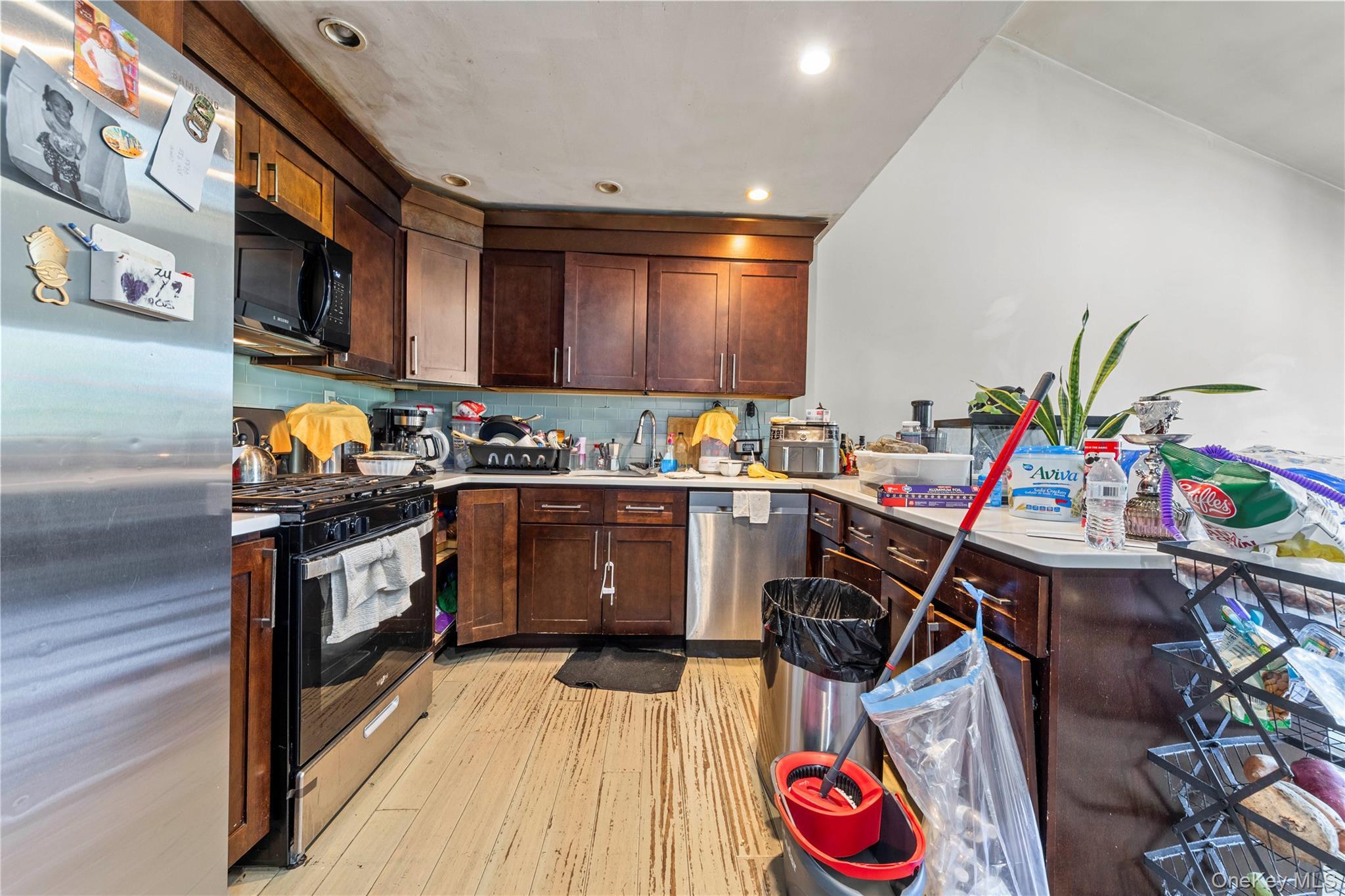 Single Family Balcom Avenue Bronx, NY 10465, MLS-1052640-8