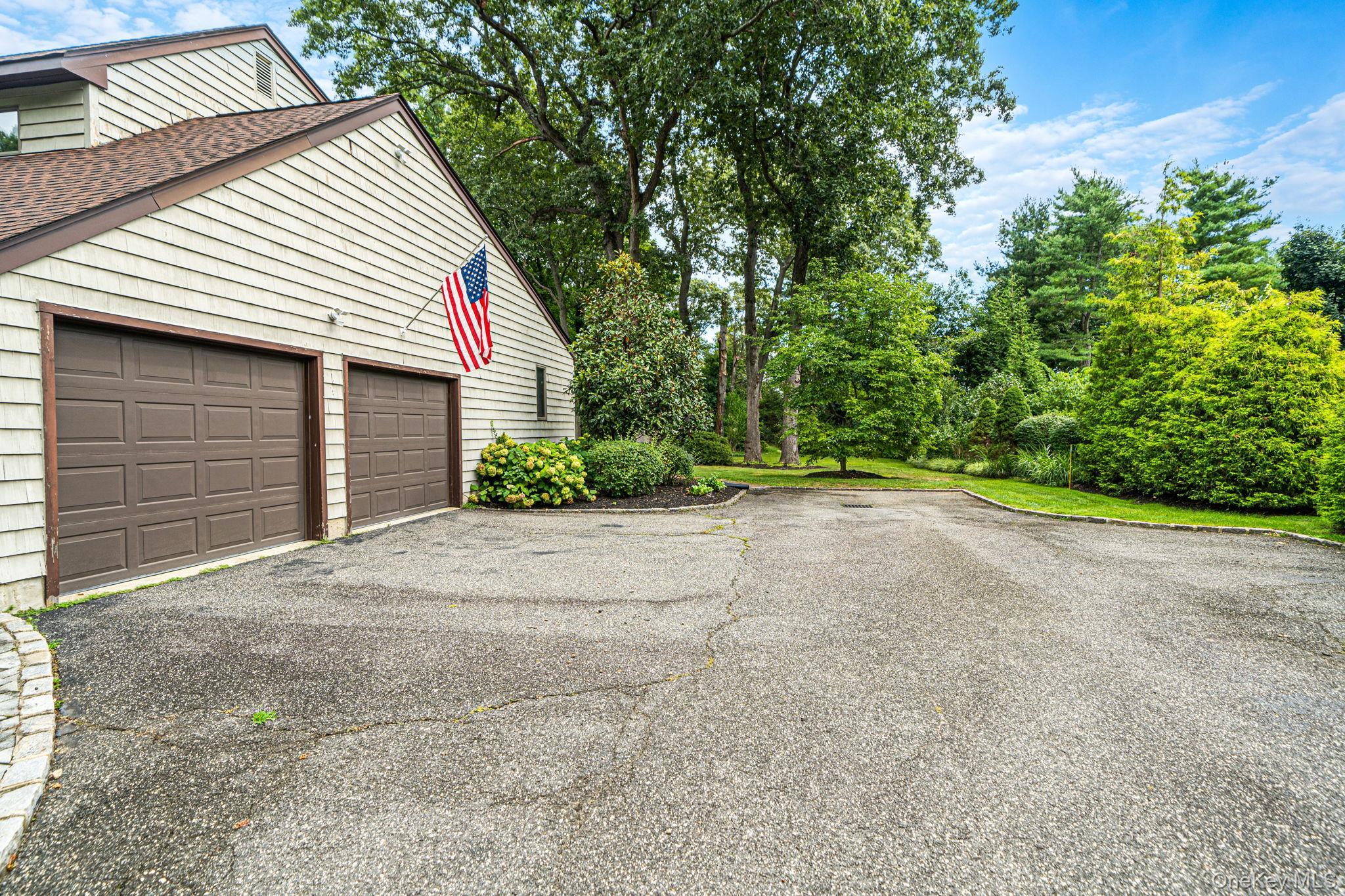 Single Family Kroft Court  Suffolk County, NY 11743, MLS-1052664-32