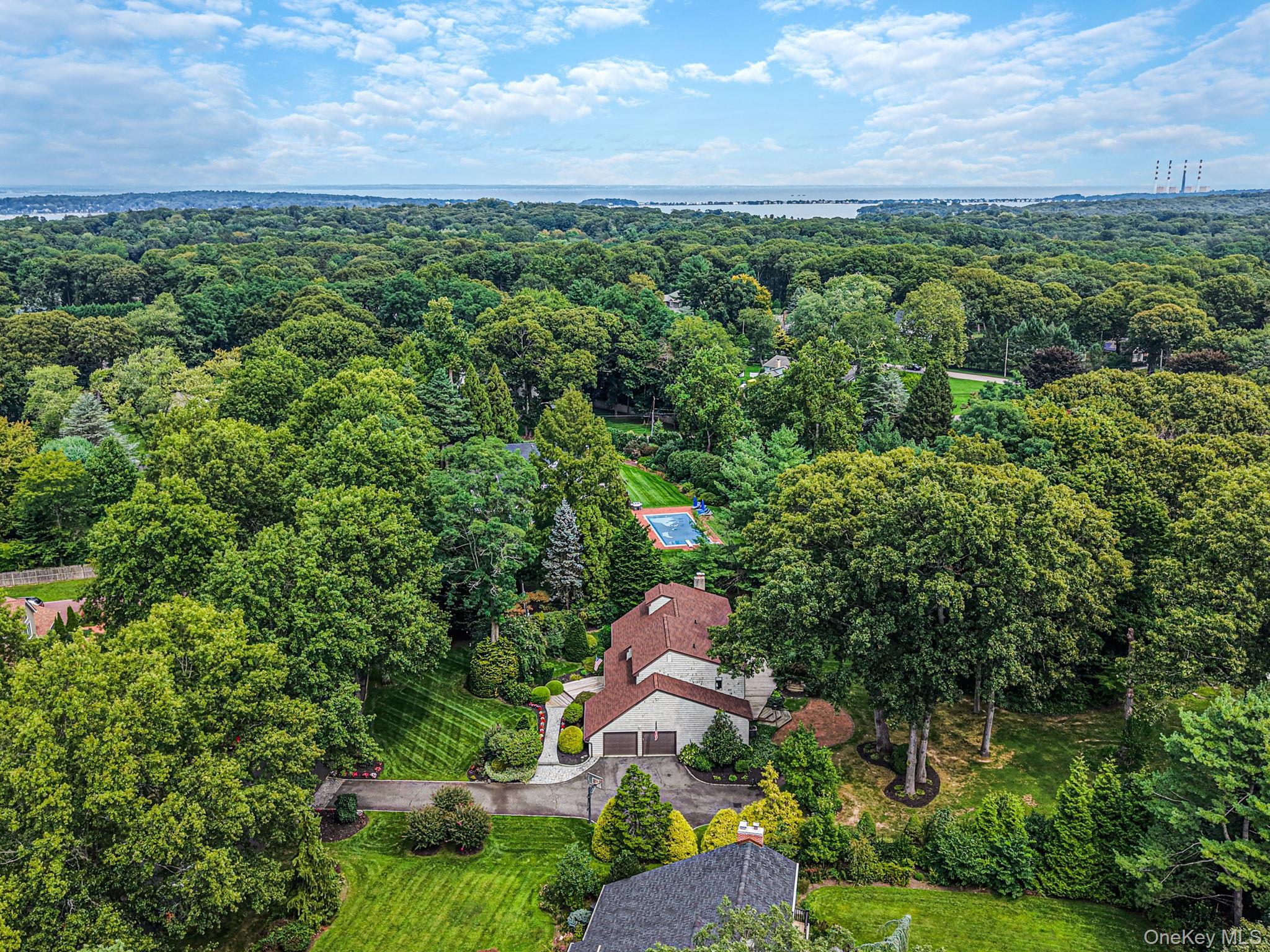Single Family Kroft Court  Suffolk County, NY 11743, MLS-1052664-40