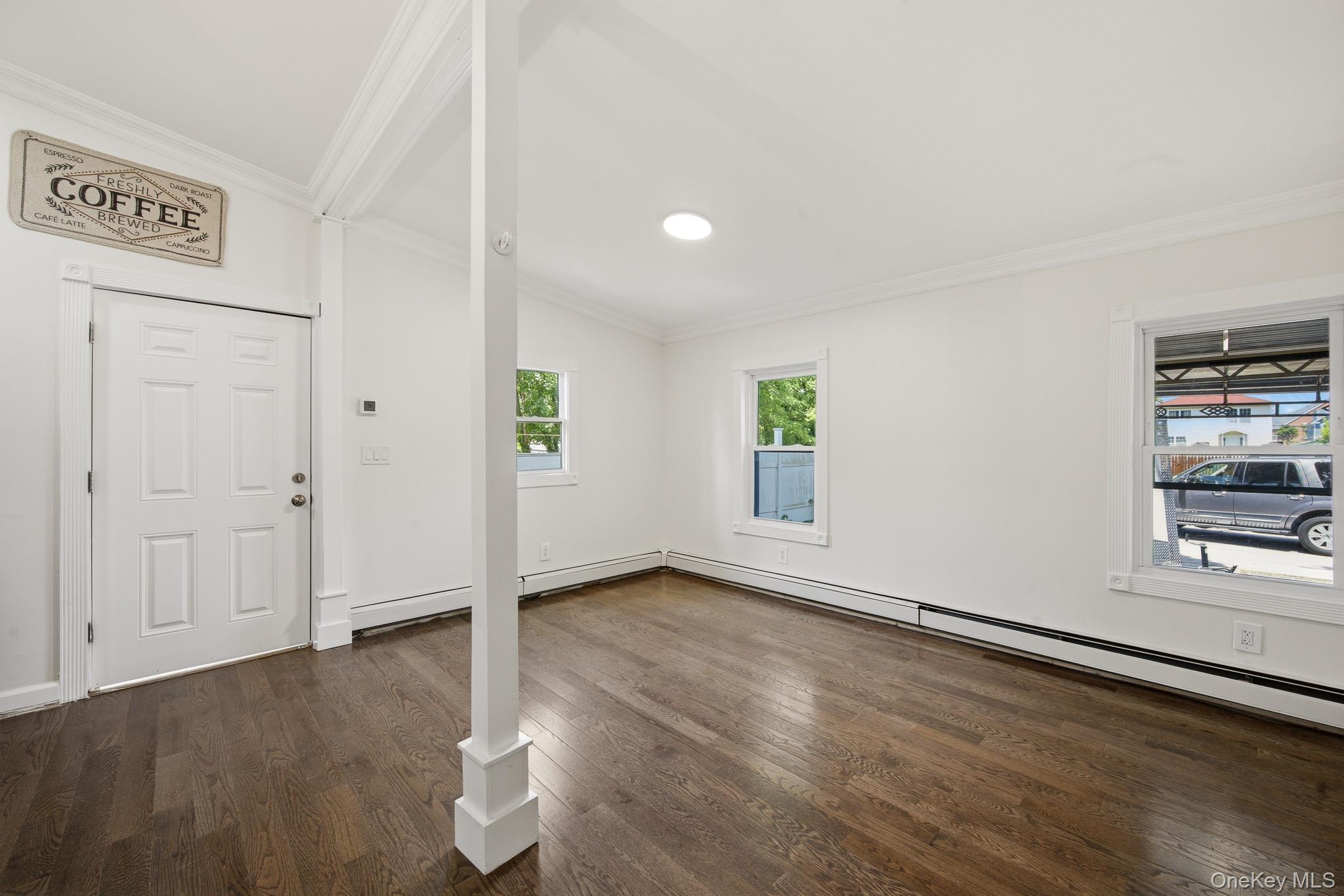 Single Family Elm Avenue Nassau County, NY 11550, MLS-1052710-17