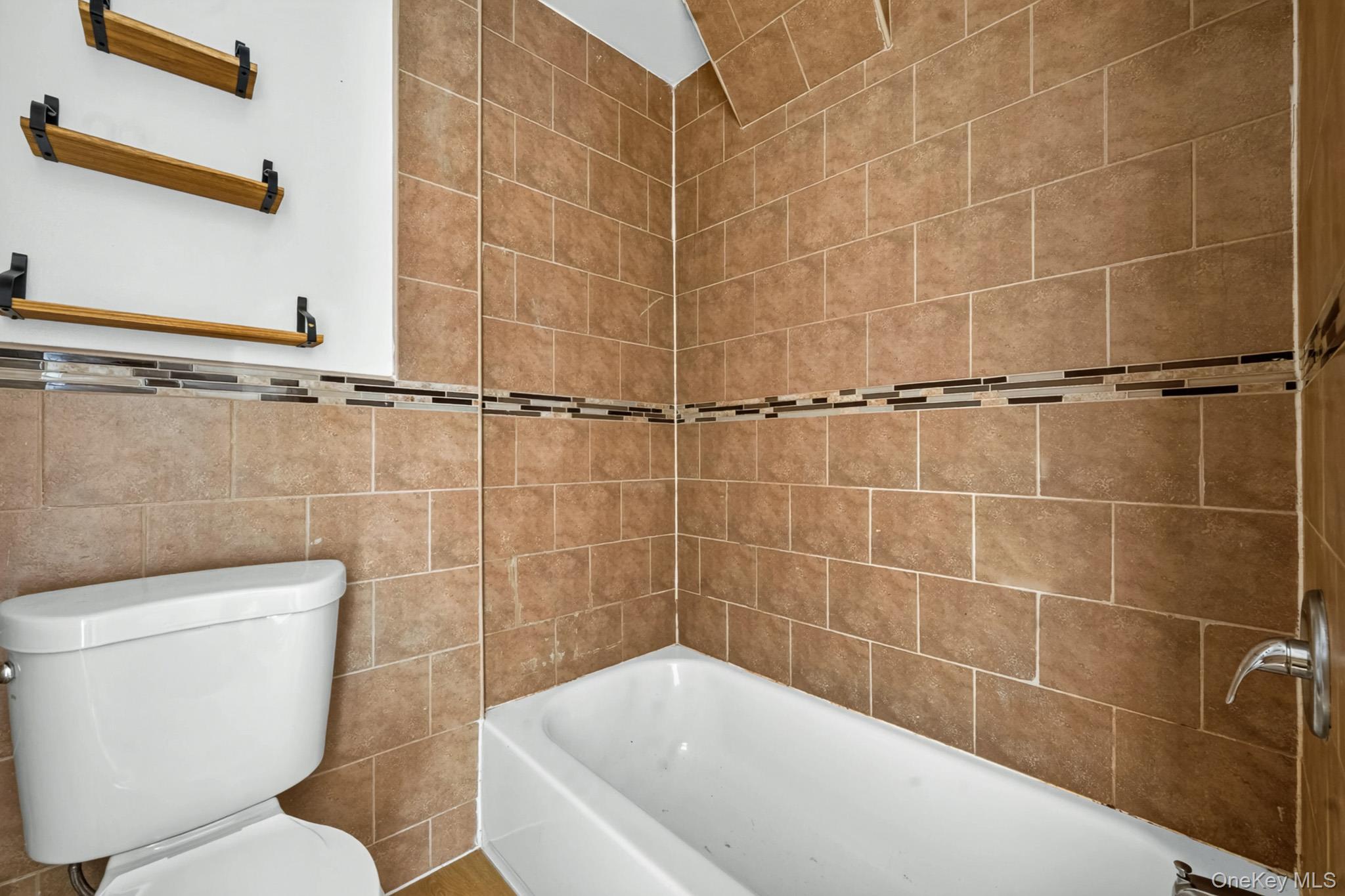 Single Family Elm Avenue Nassau County, NY 11550, MLS-1052710-34
