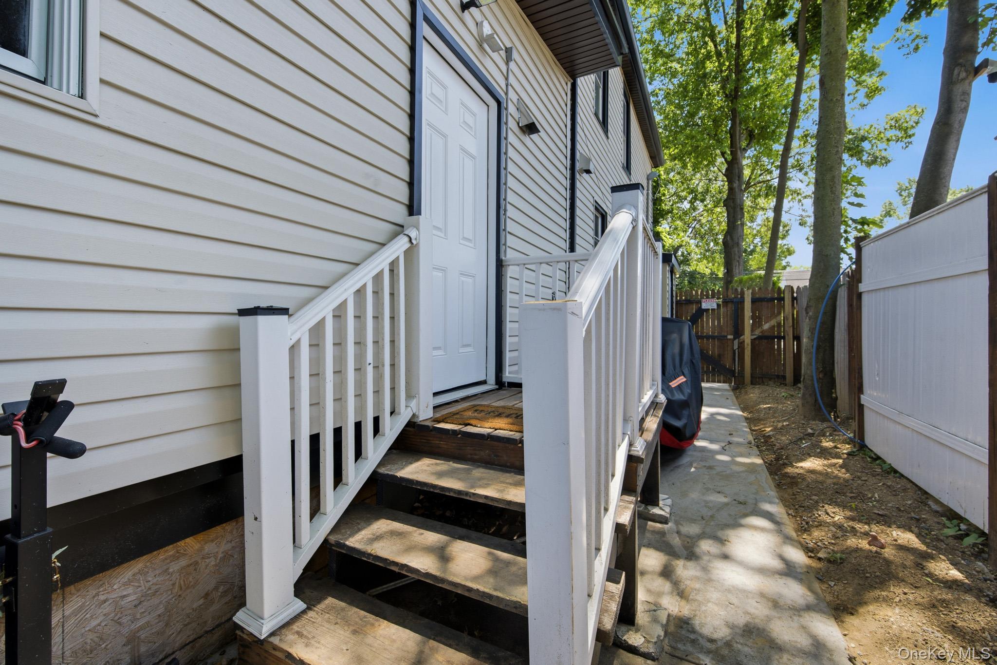 Single Family Elm Avenue Nassau County, NY 11550, MLS-1052710-35