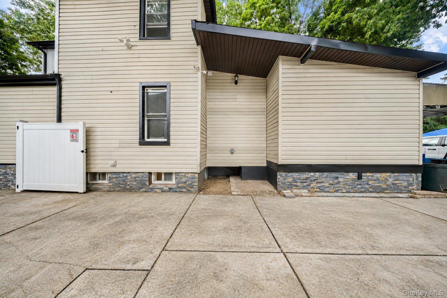 Single Family Elm Avenue Nassau County, NY 11550, MLS-1052710-38