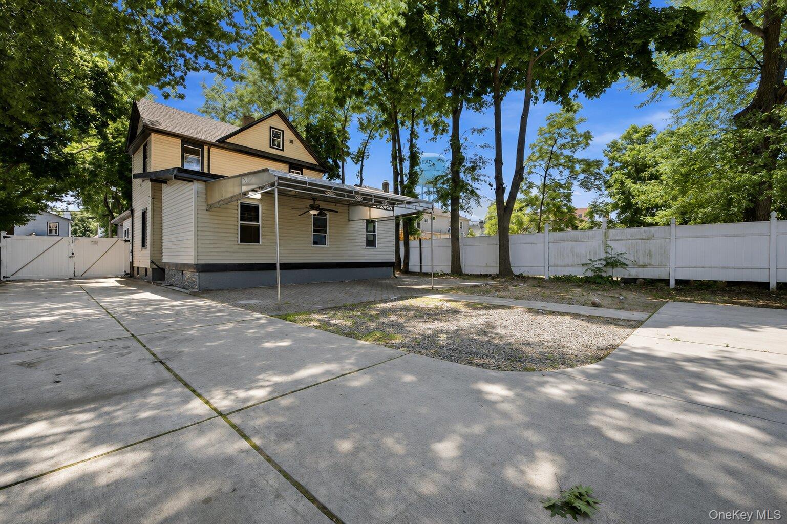 Single Family Elm Avenue Nassau County, NY 11550, MLS-1052710-39