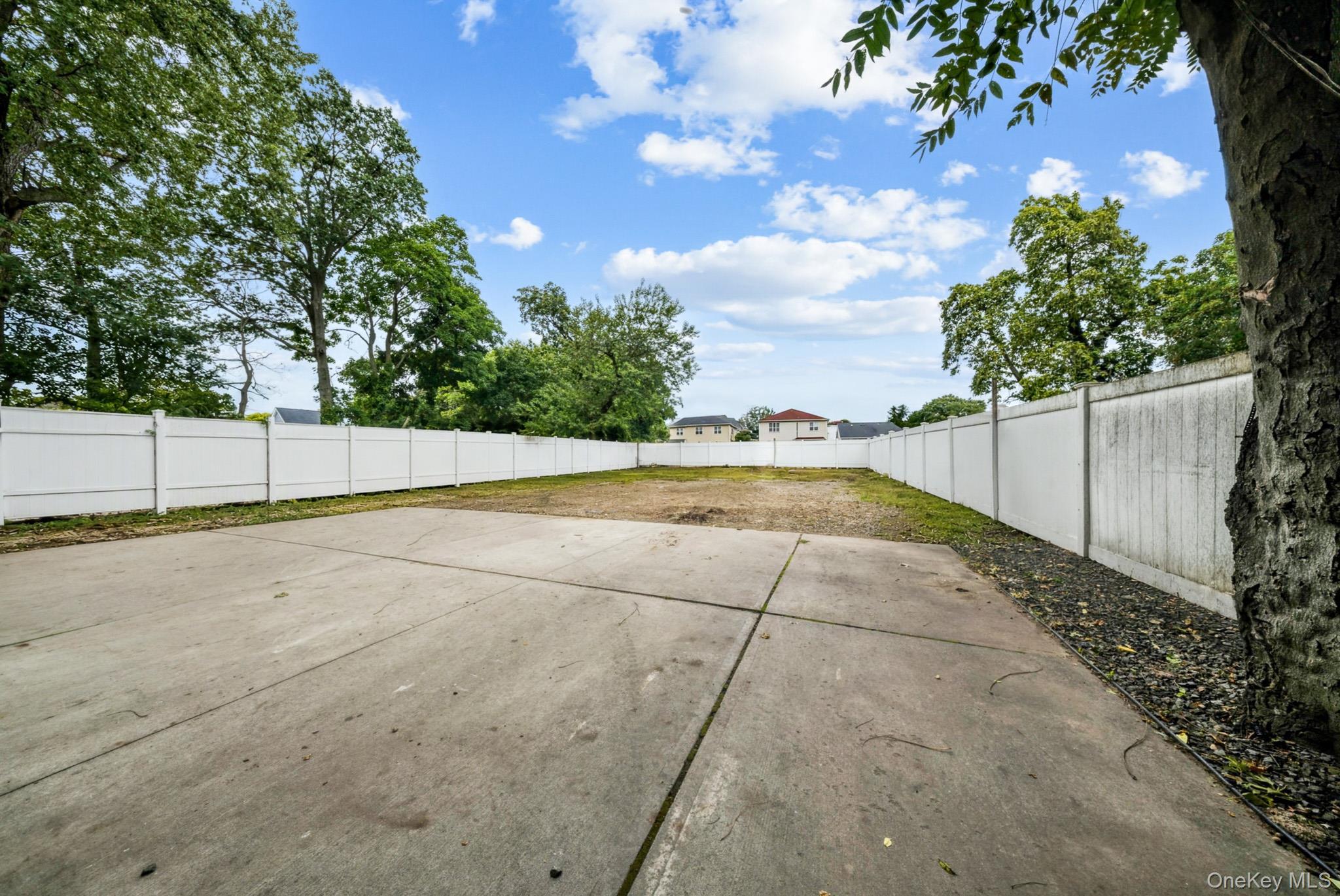 Single Family Elm Avenue Nassau County, NY 11550, MLS-1052710-41