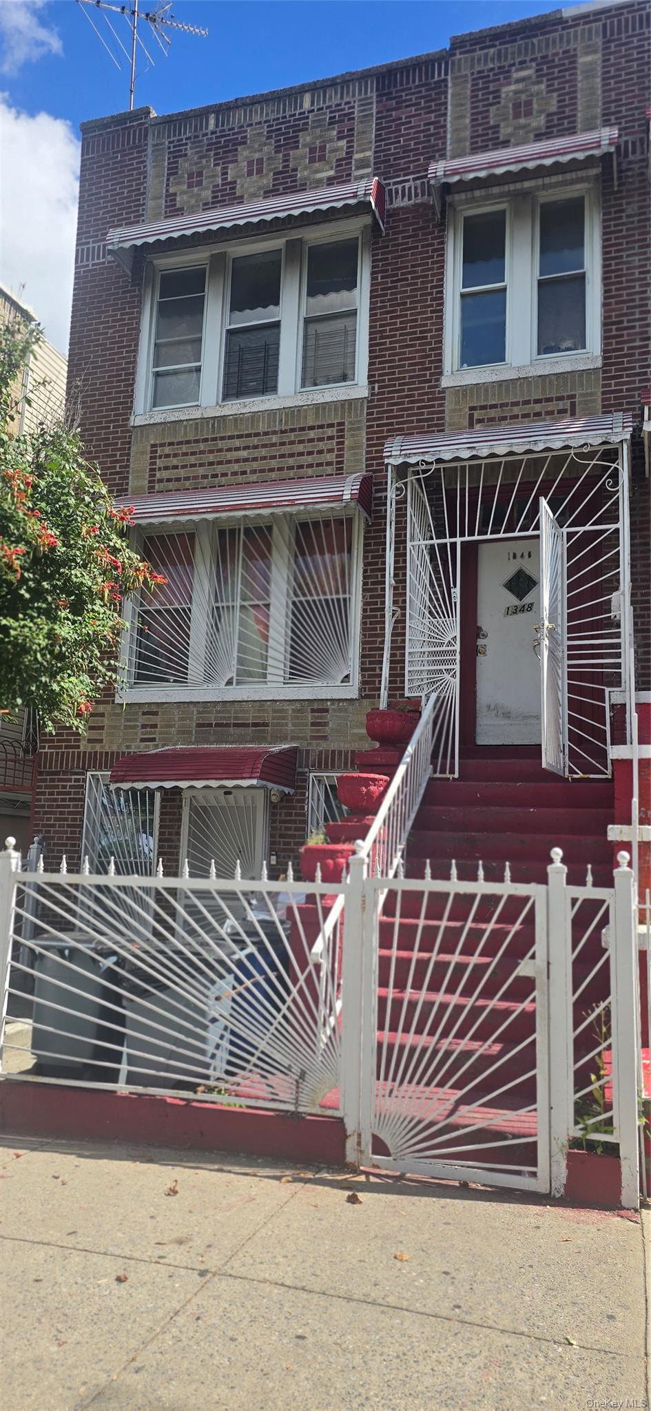 Single Family Elder Avenue Bronx, NY 10472, MLS-1052756-17