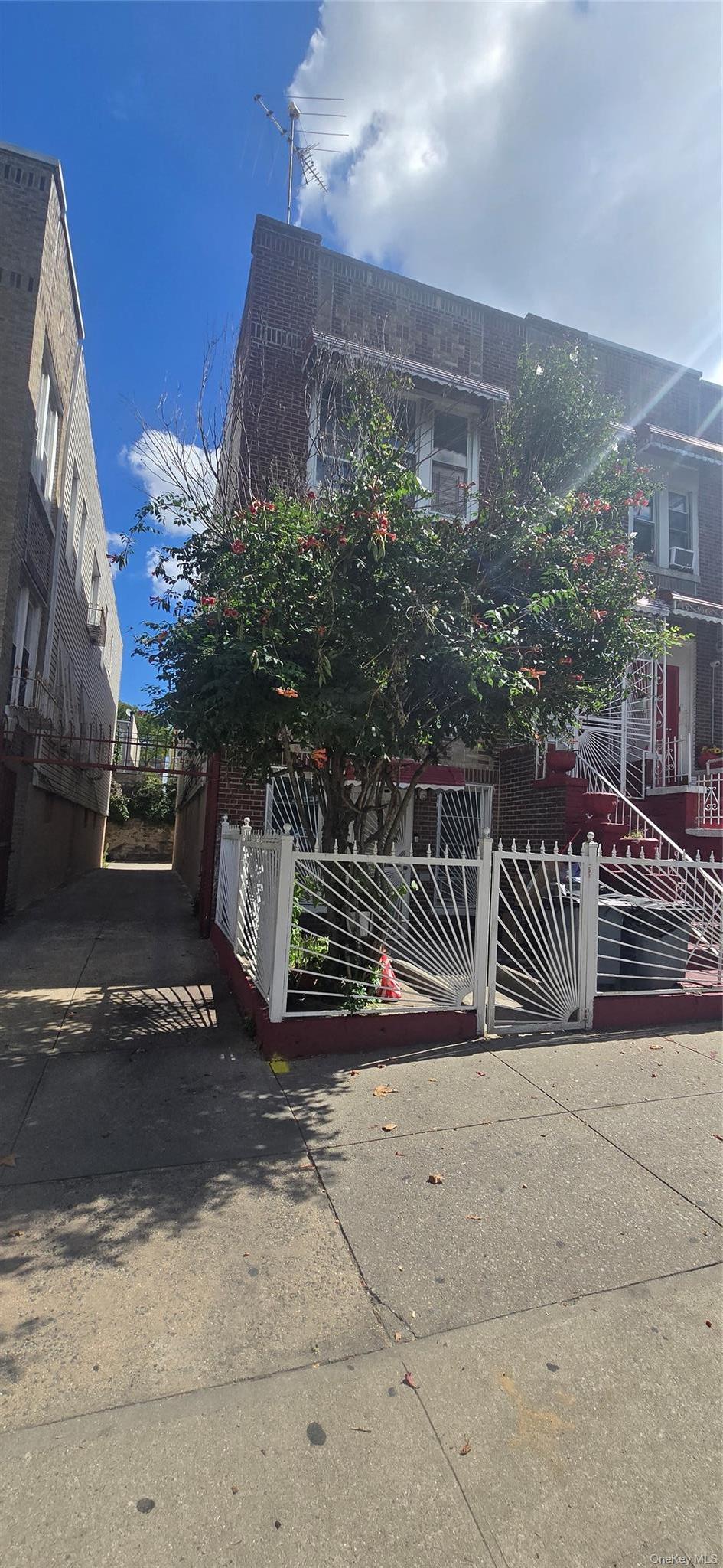 Single Family Elder Avenue  Bronx, NY 10472, MLS-1052756-18