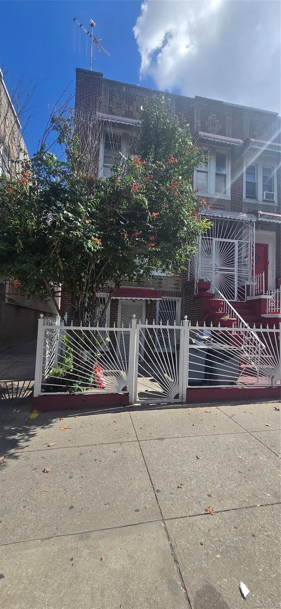 Single Family Elder Avenue Bronx, NY 10472, MLS-1052756-2
