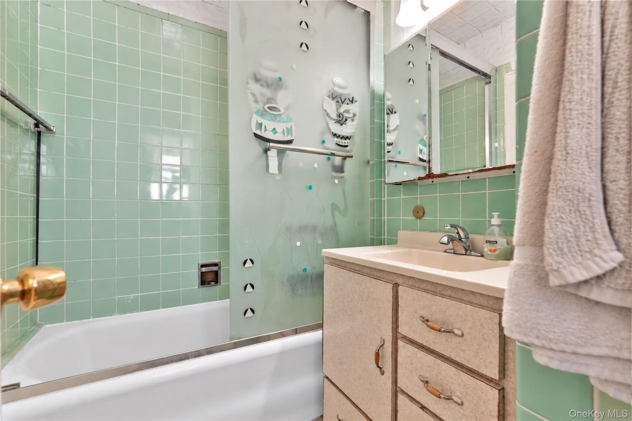 Single Family Charlecote Ridge Queens, NY 11432, MLS-1052788-27