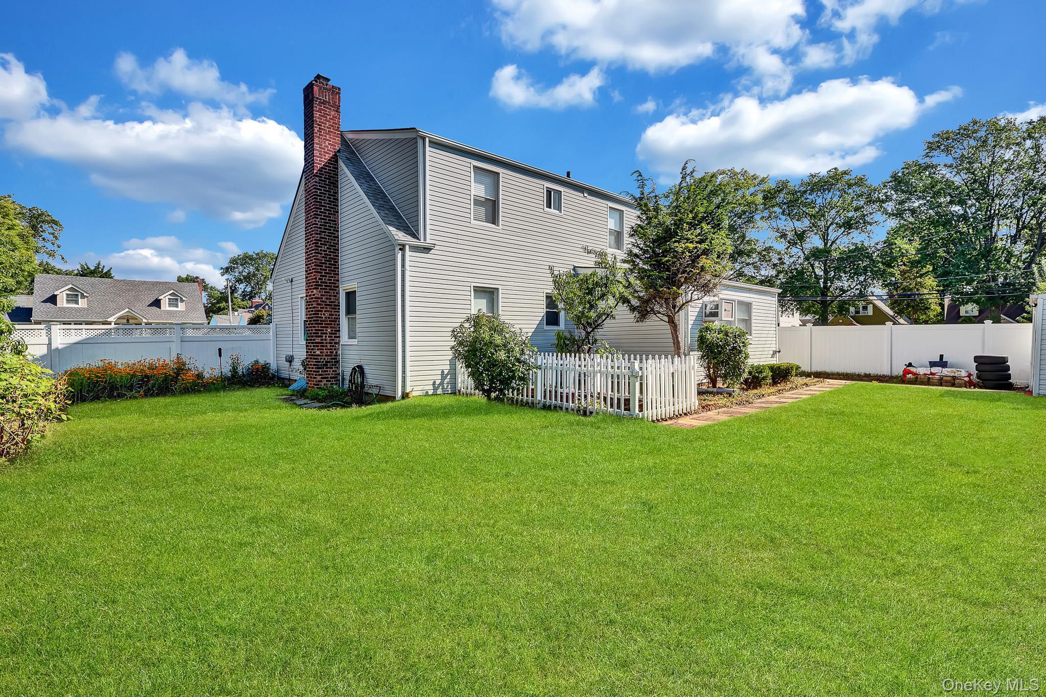 Single Family Manchester Street Nassau County, NY 11590, MLS-1052794-8