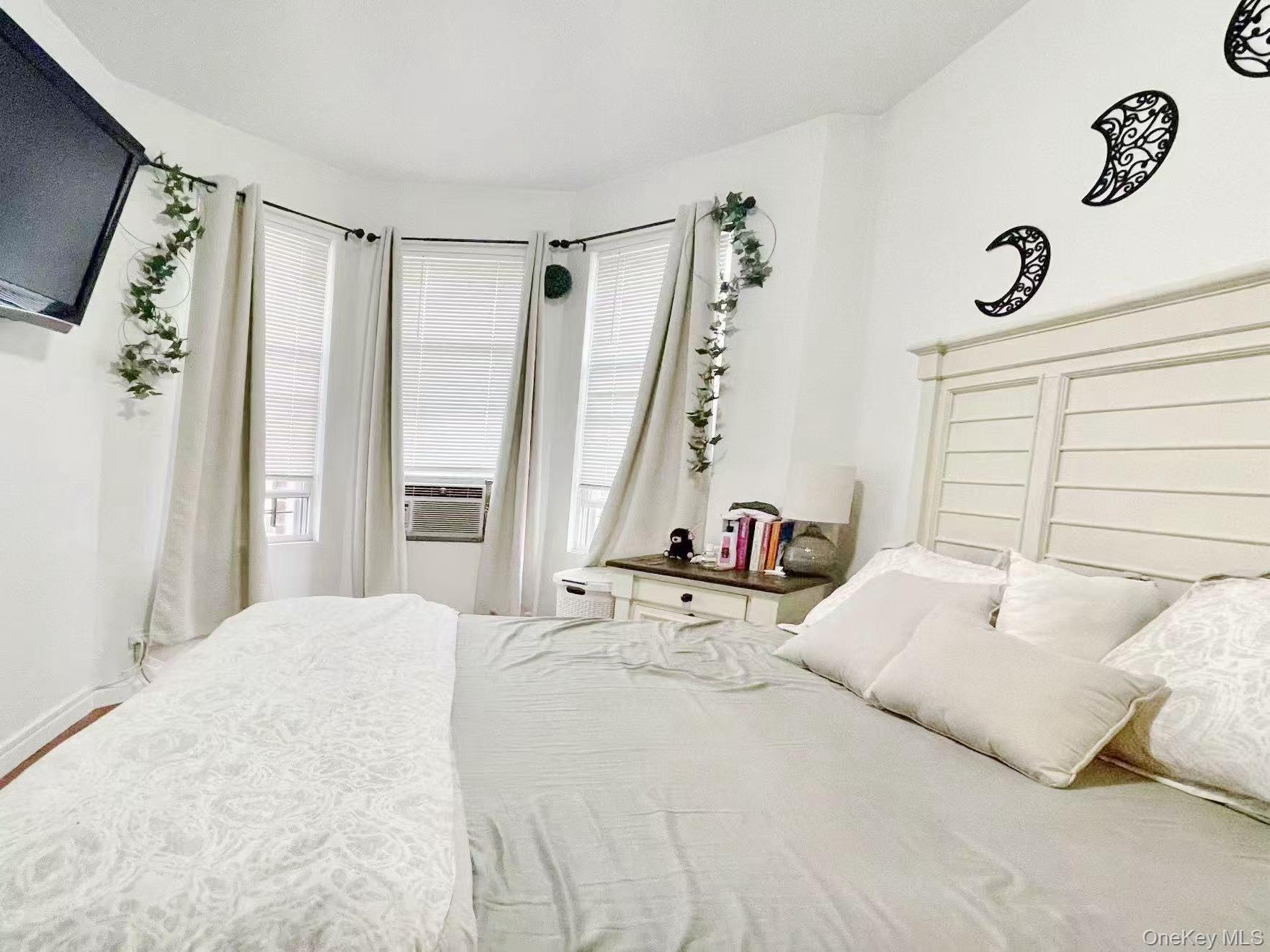 Single Family Mulford Avenue Bronx, NY 10461, MLS-1052845-7