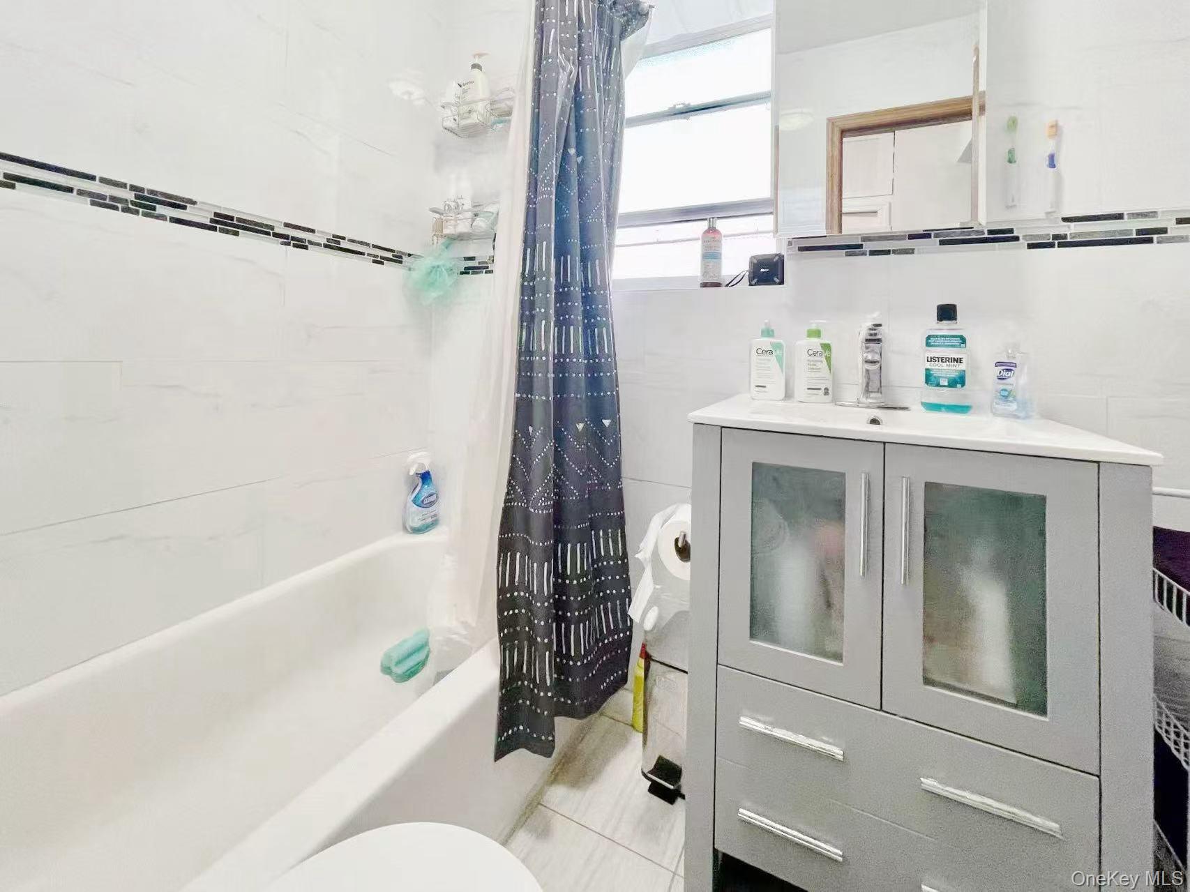 Single Family Mulford Avenue  Bronx, NY 10461, MLS-1052845-8