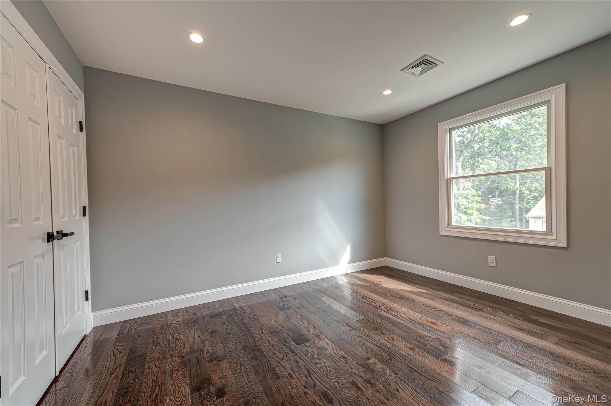 Single Family Stuyvesant Avenue Suffolk County, NY 11950, MLS-1052859-11