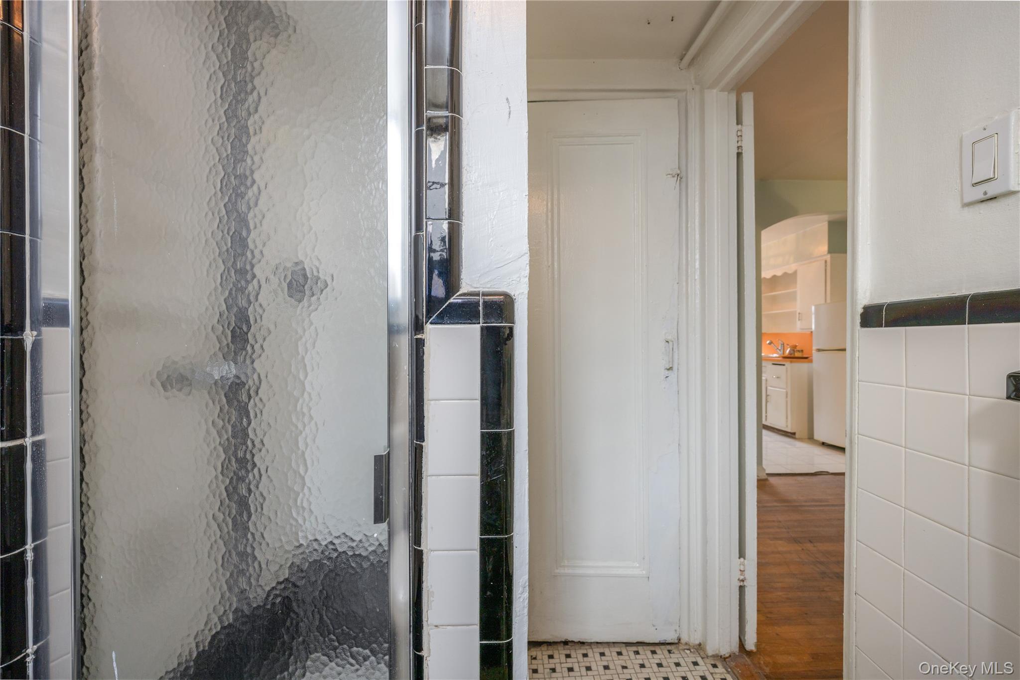 Single Family Pitman Avenue  Bronx, NY 10466, MLS-1052864-25