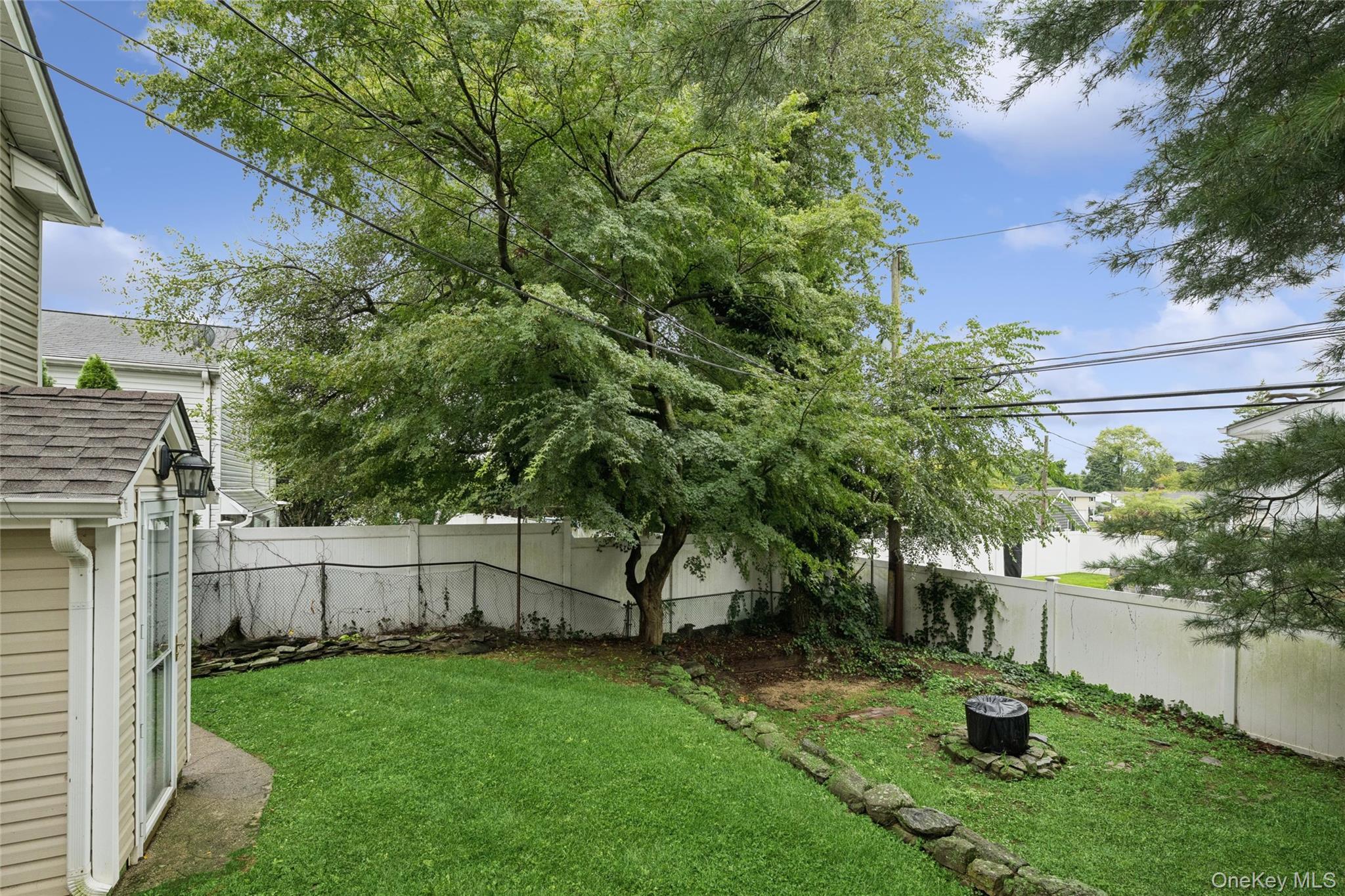 Single Family Edgewood Nassau County, NY 11803, MLS-1052936-35