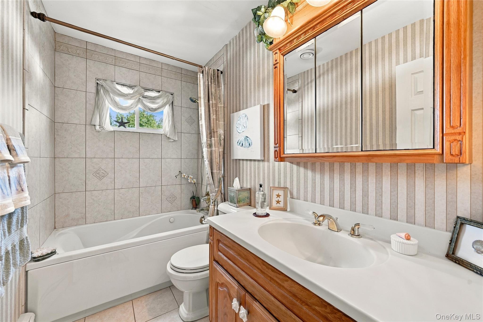 Single Family Bayview Drive Suffolk County, NY 11769, MLS-1052985-23