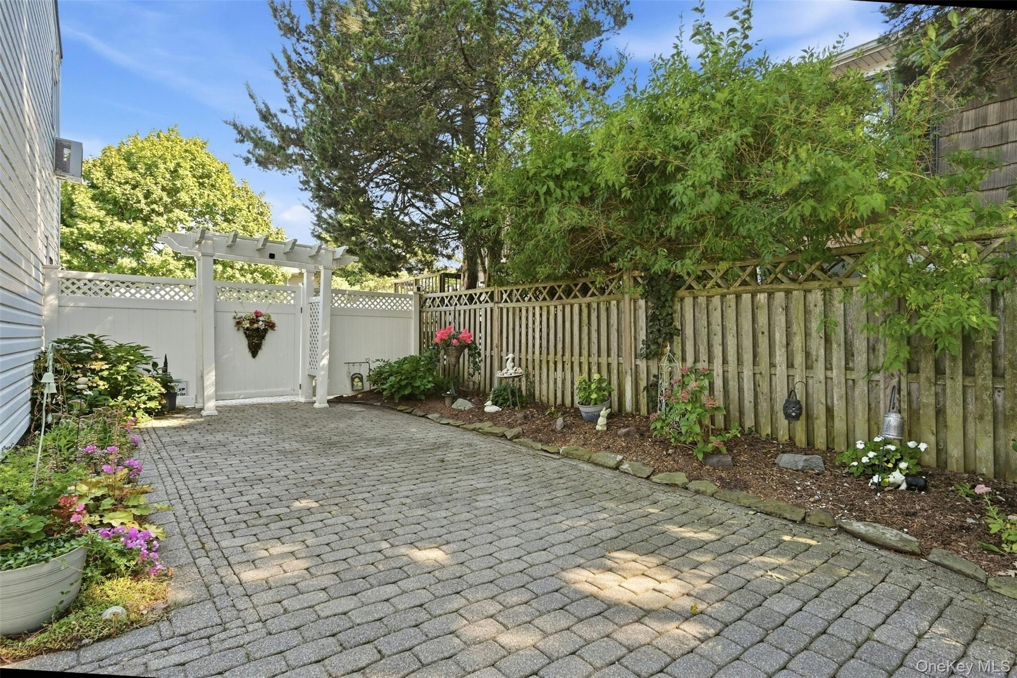 Single Family Bayview Drive Suffolk County, NY 11769, MLS-1052985-3