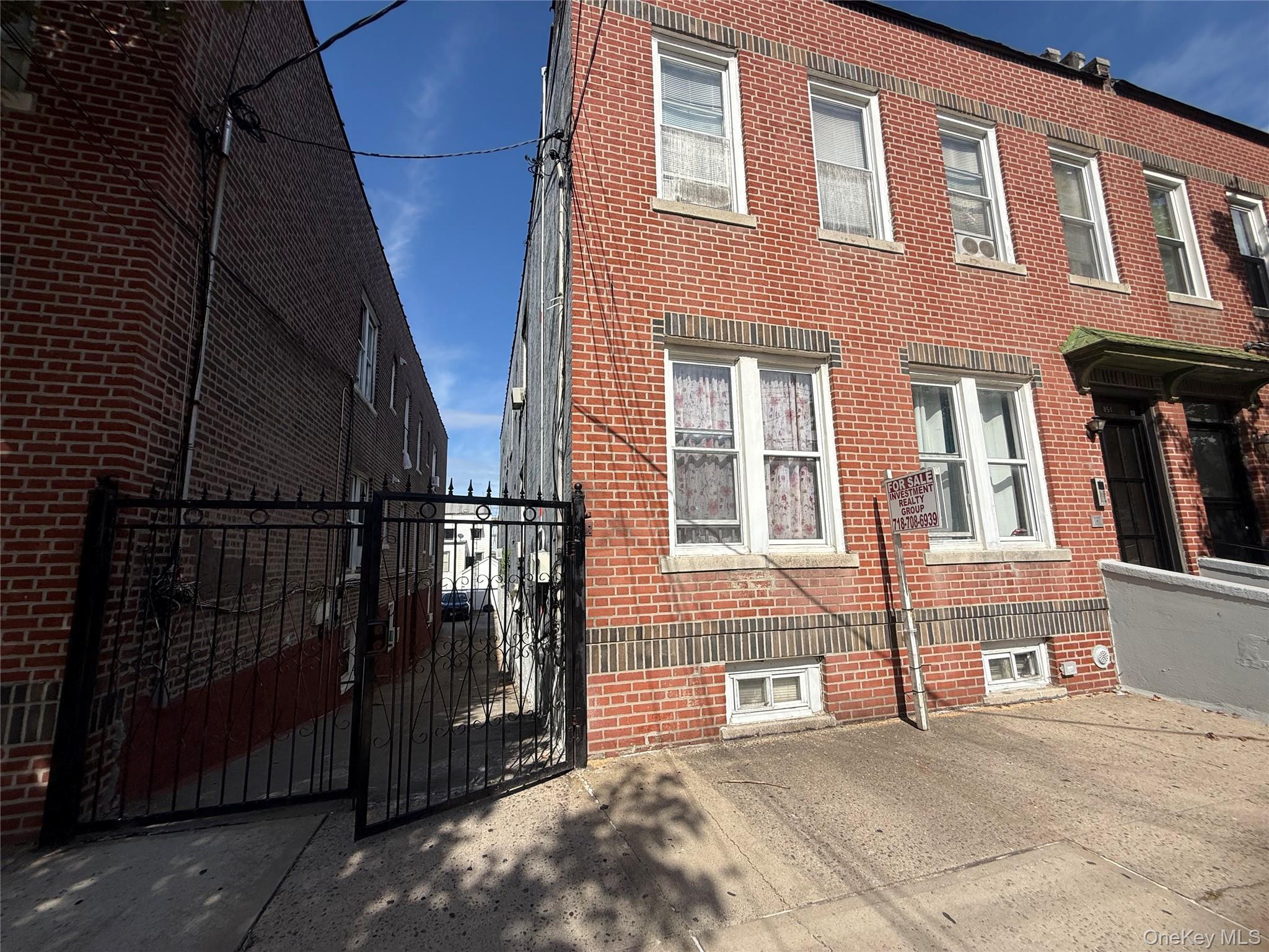 Single Family E 228th Street Bronx, NY 10466, MLS-1052988-2