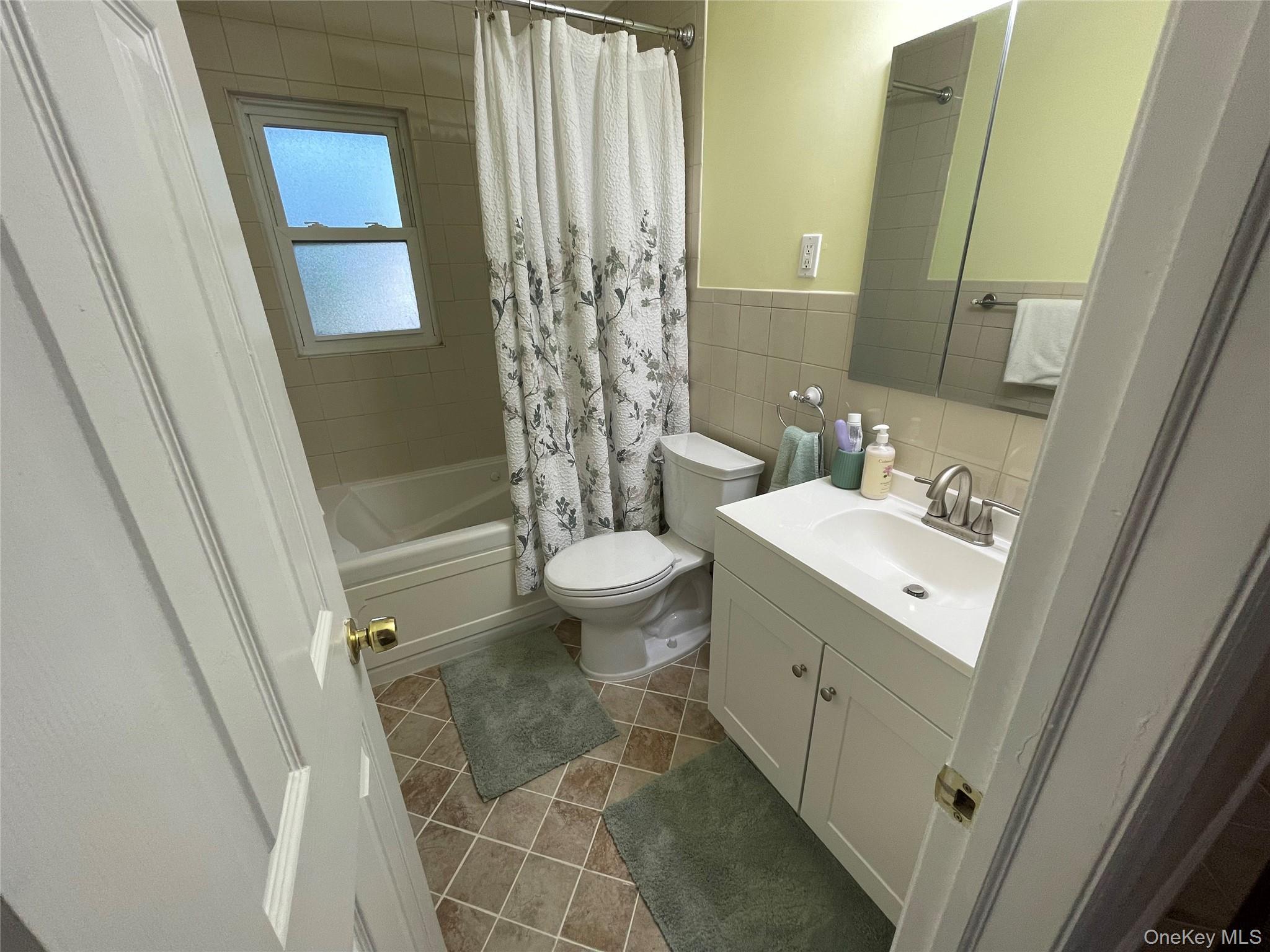 Single Family Denton Place  Suffolk County, NY 11735, MLS-1053000-15