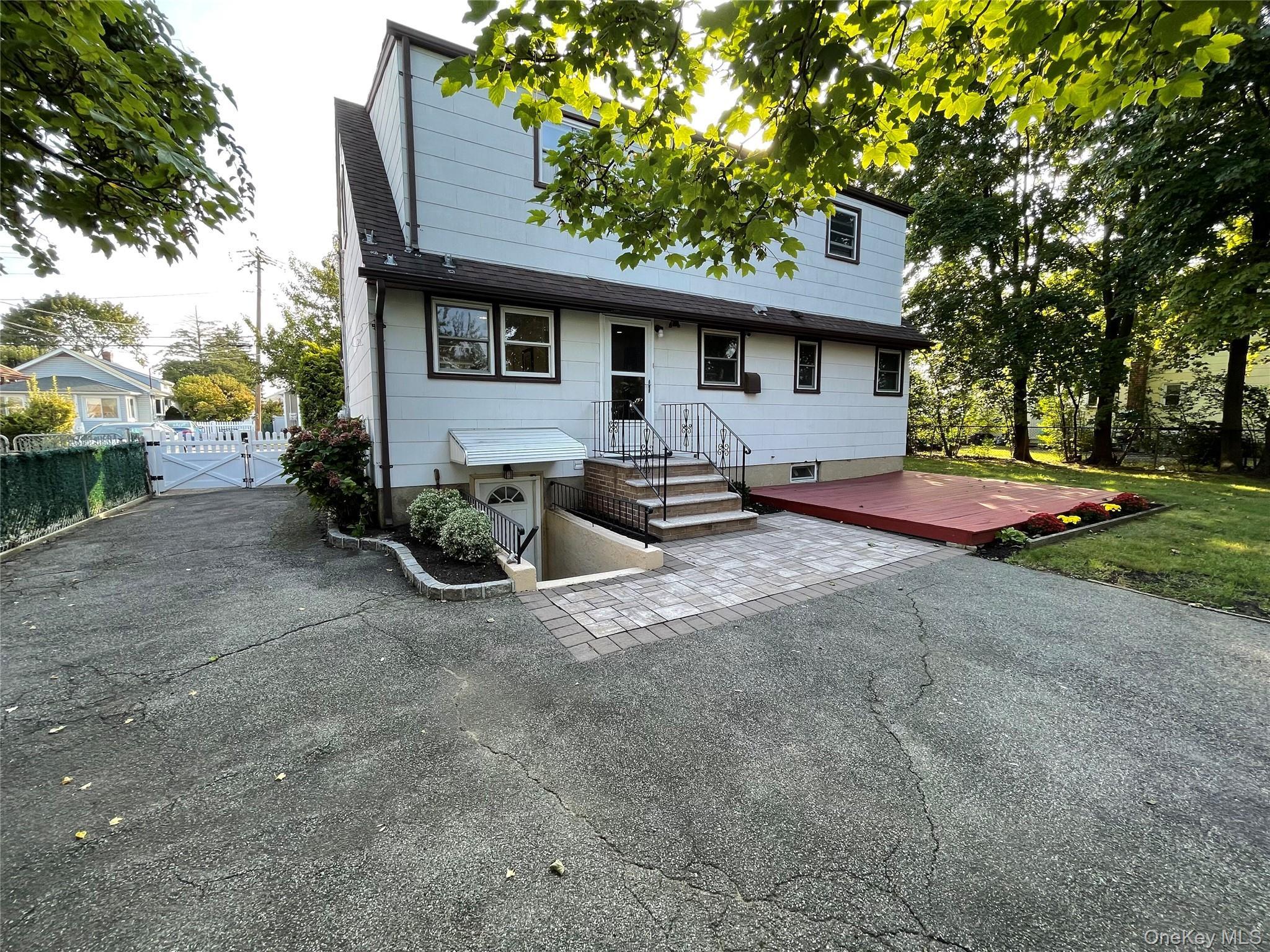 Single Family Denton Place  Suffolk County, NY 11735, MLS-1053000-33