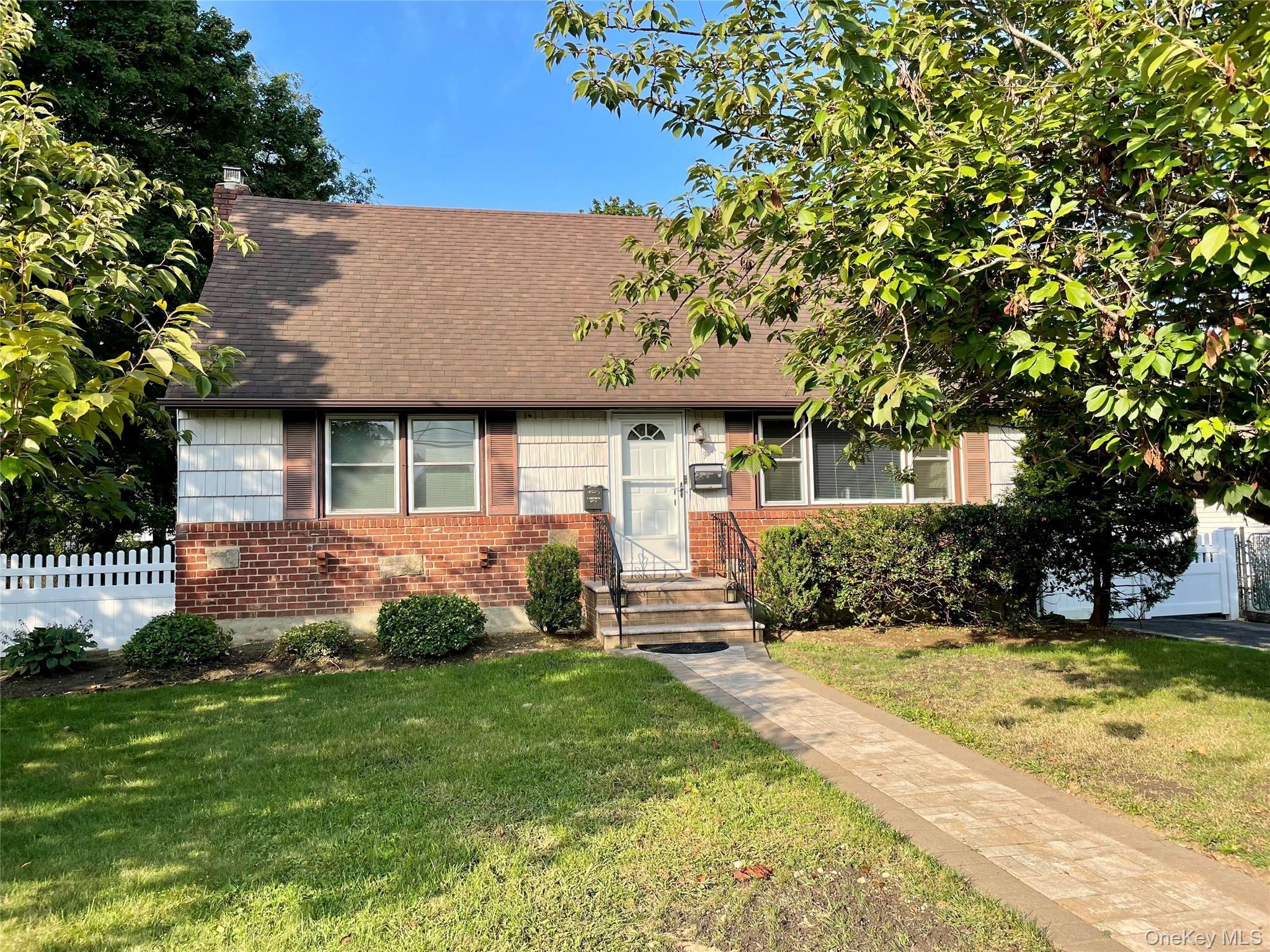 Single Family Denton Place  Suffolk County, NY 11735, MLS-1053000-34