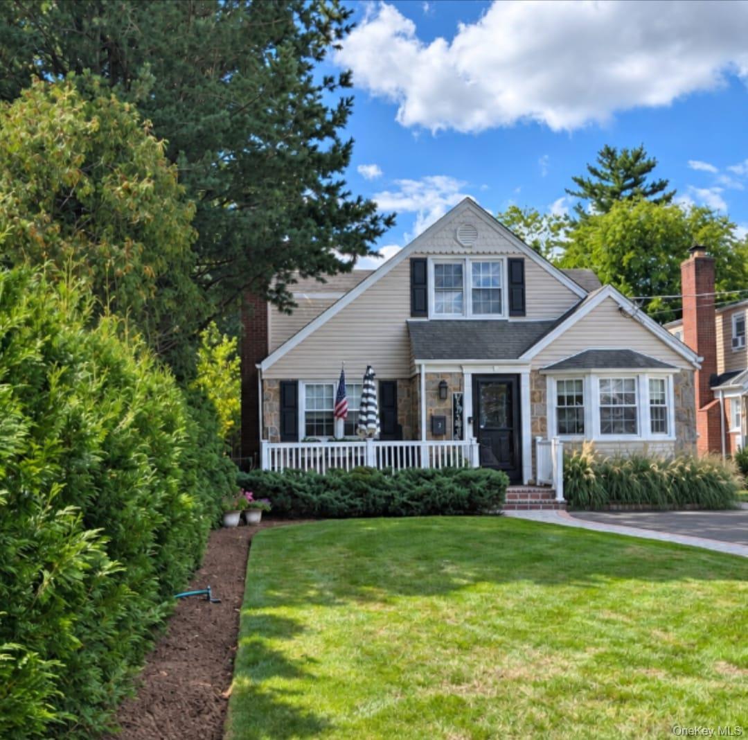 Single Family Windsor Place Nassau County, NY 11563, MLS-1053067-2