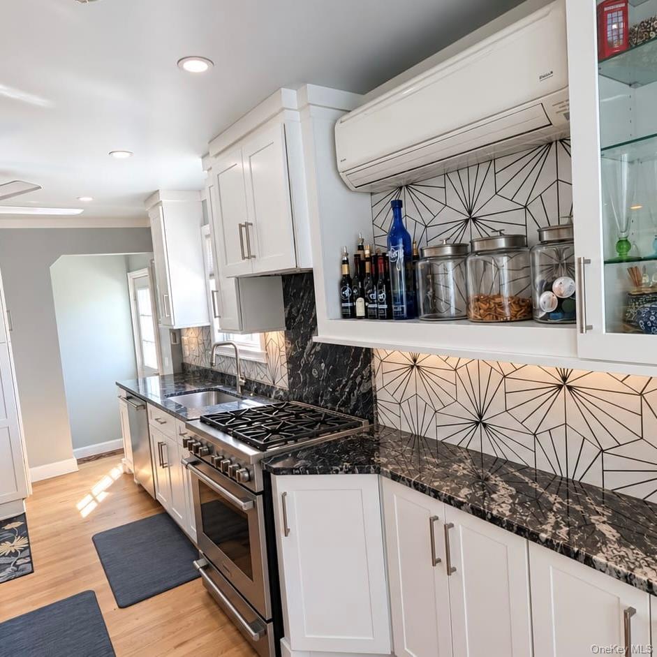 Single Family Windsor Place Nassau County, NY 11563, MLS-1053067-7