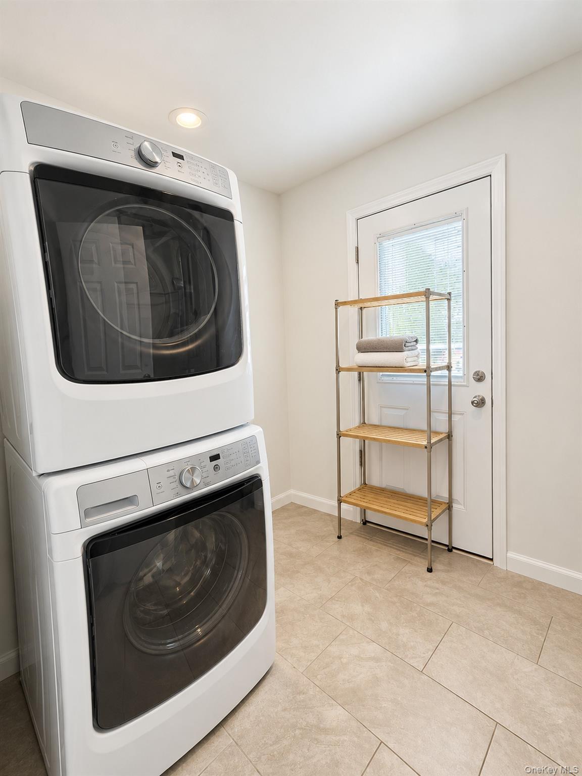 Single Family Teton Place Suffolk County, NY 11755, MLS-1053074-29