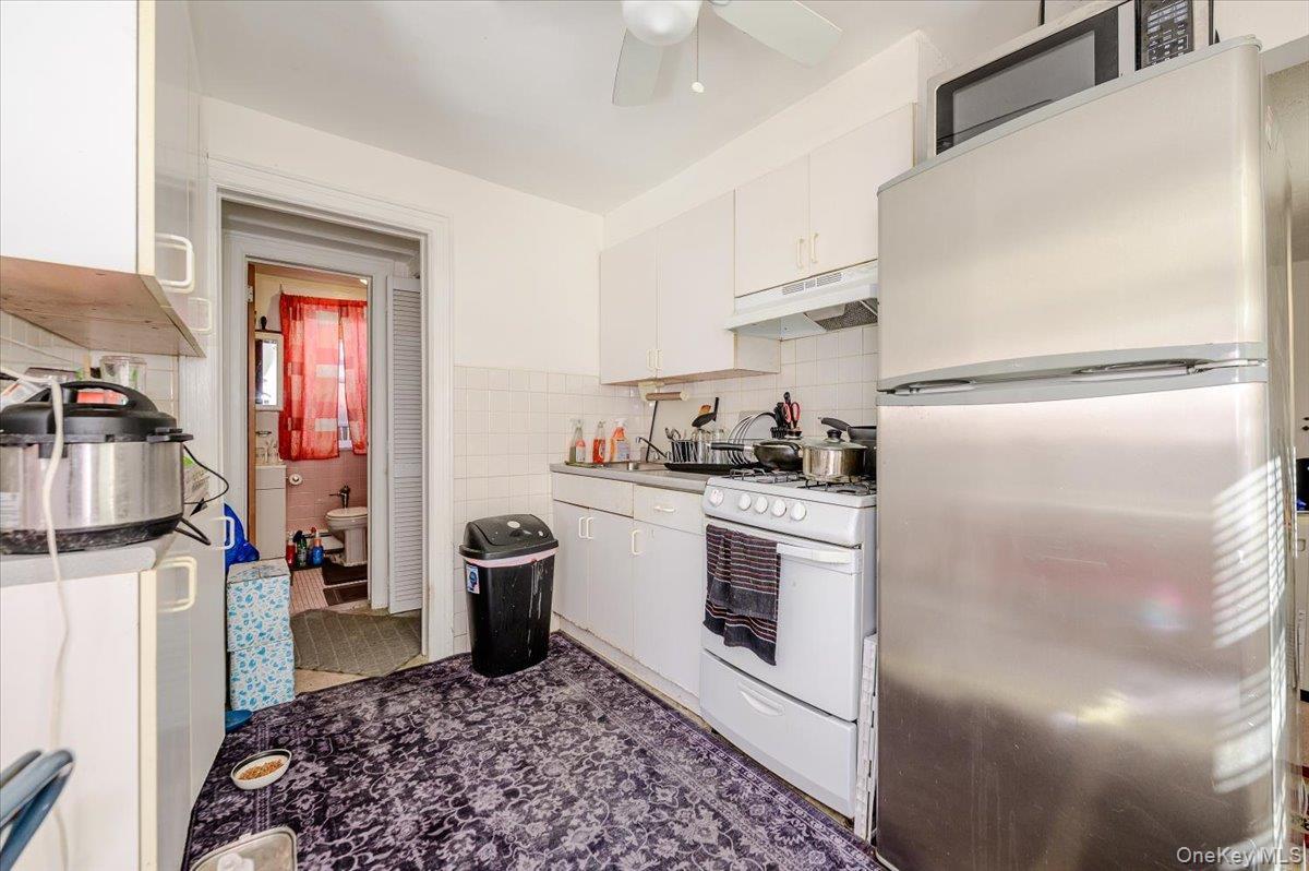 Single Family Fenton Avenue Bronx, NY 10469, MLS-1053079-17