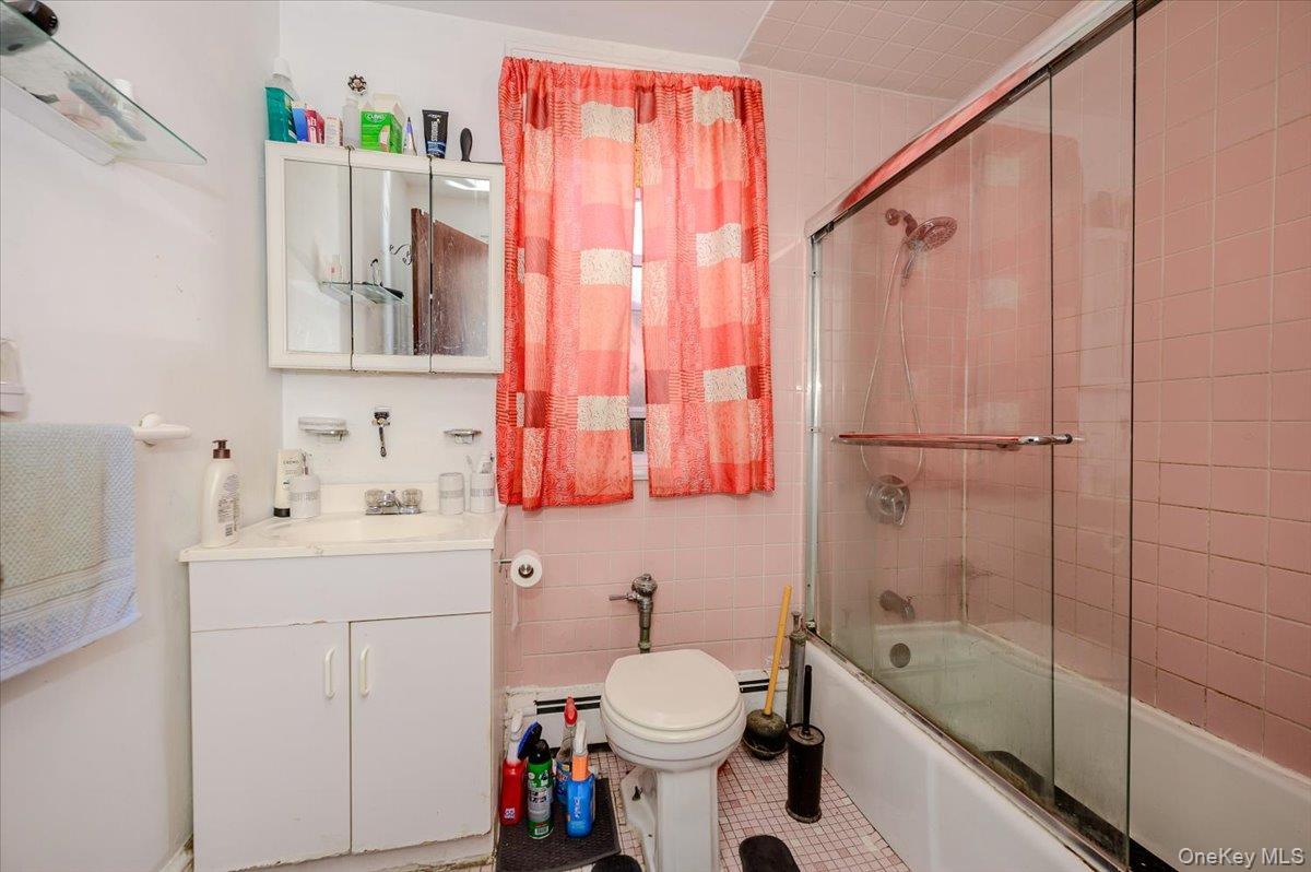 Single Family Fenton Avenue Bronx, NY 10469, MLS-1053079-20