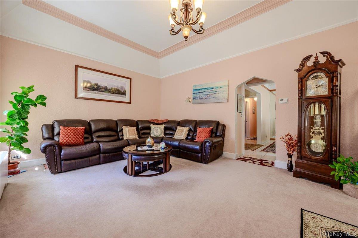 Single Family Fenton Avenue Bronx, NY 10469, MLS-1053079-3