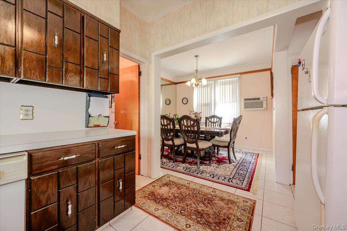 Single Family Fenton Avenue Bronx, NY 10469, MLS-1053079-8