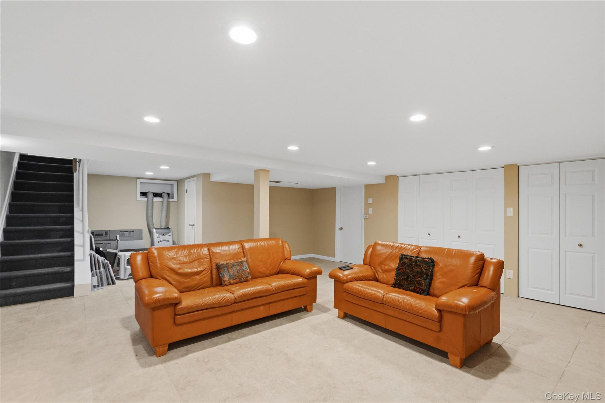 Single Family Elmwood Lane  Nassau County, NY 11791, MLS-1053095-25