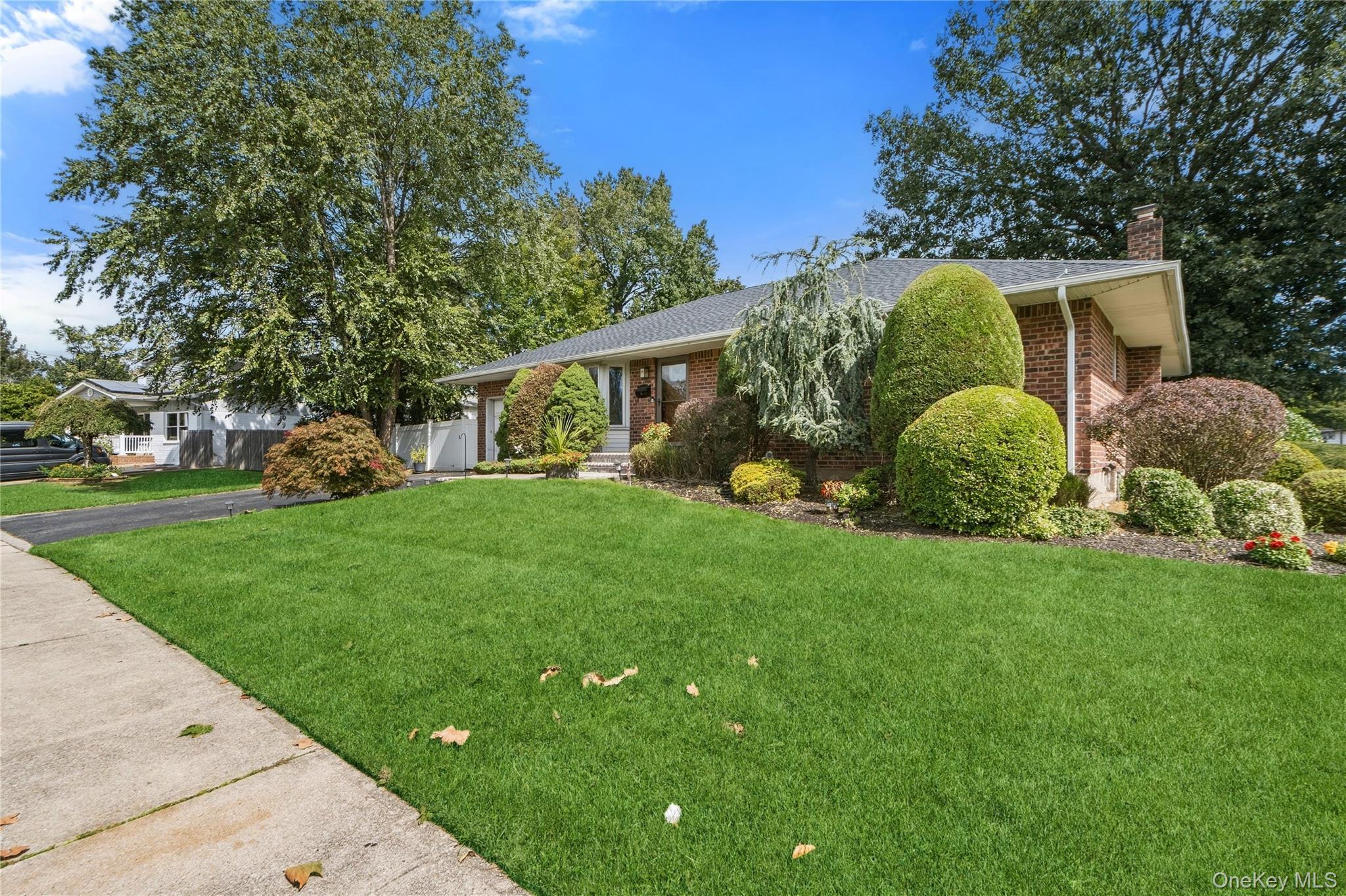 Single Family Elmwood Lane  Nassau County, NY 11791, MLS-1053095-28