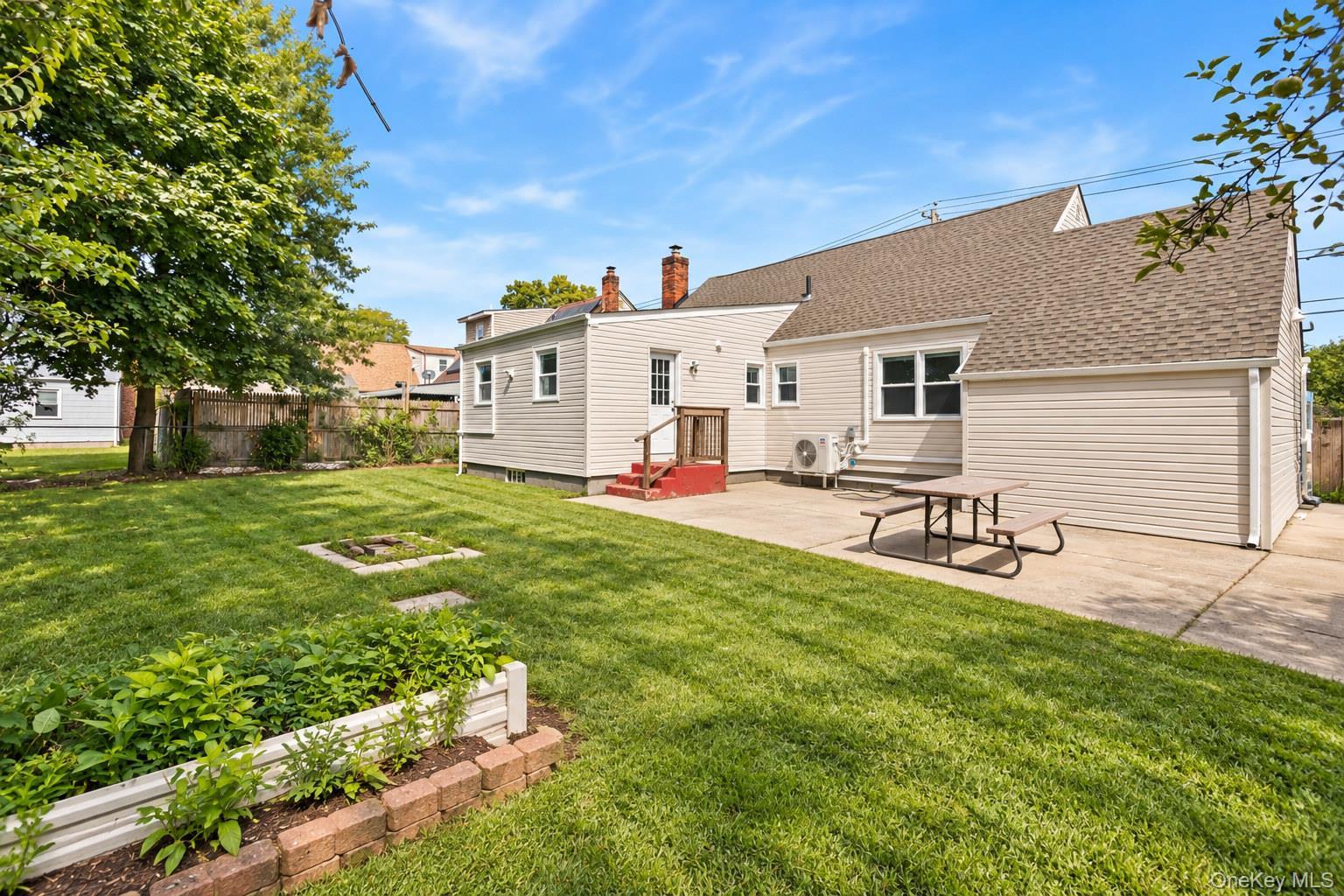Single Family Milburn Avenue  Nassau County, NY 11550, MLS-1053136-20