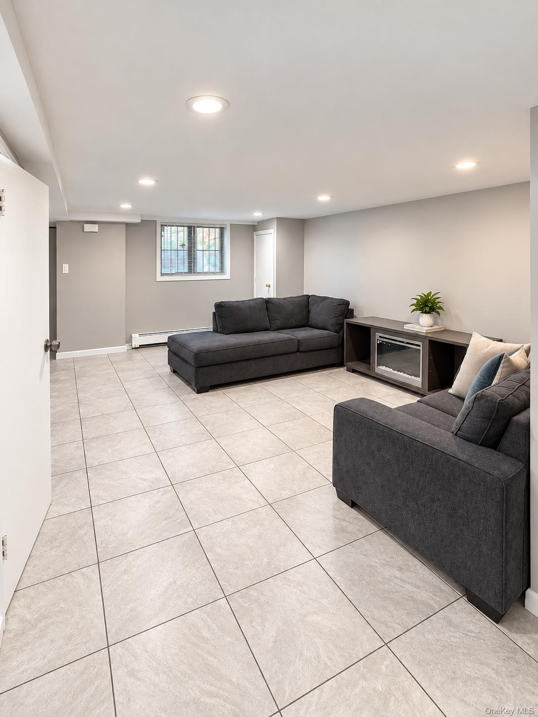 Single Family 75th Queens, NY 11370, MLS-1053189-17