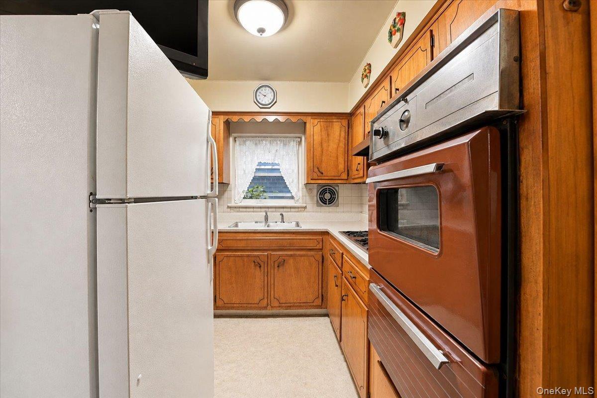 Single Family Stadium Avenue Bronx, NY 10465, MLS-1053191-16