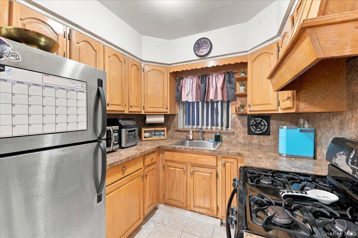 Single Family Stadium Avenue Bronx, NY 10465, MLS-1053191-3