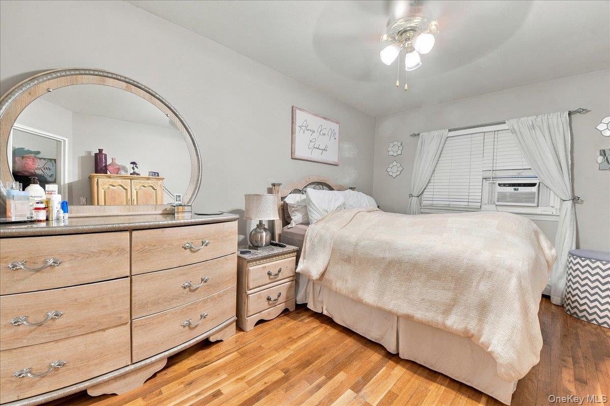 Single Family Stadium Avenue Bronx, NY 10465, MLS-1053191-4